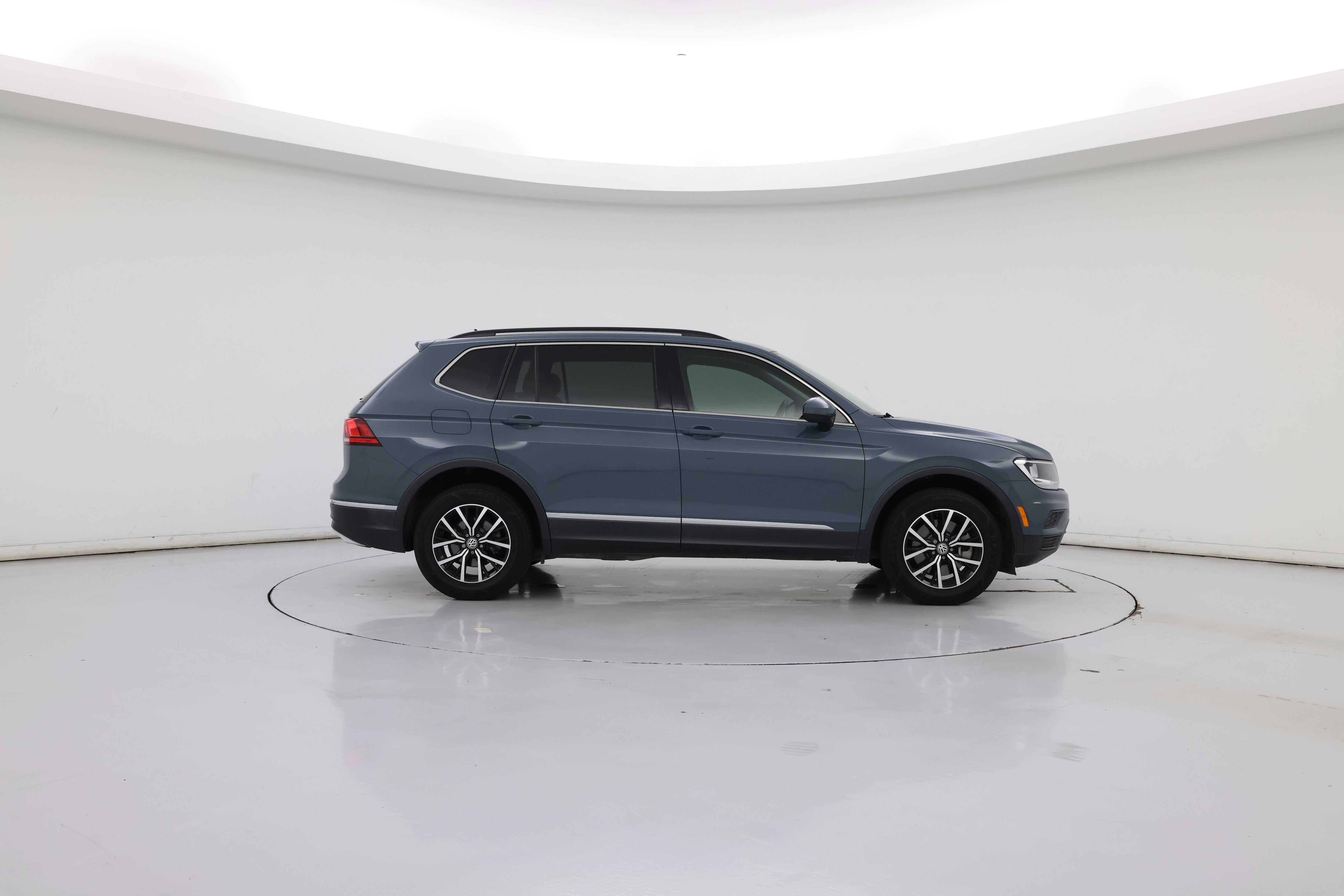 Thumbnail: 2021 Volkswagen Tiguan - 7