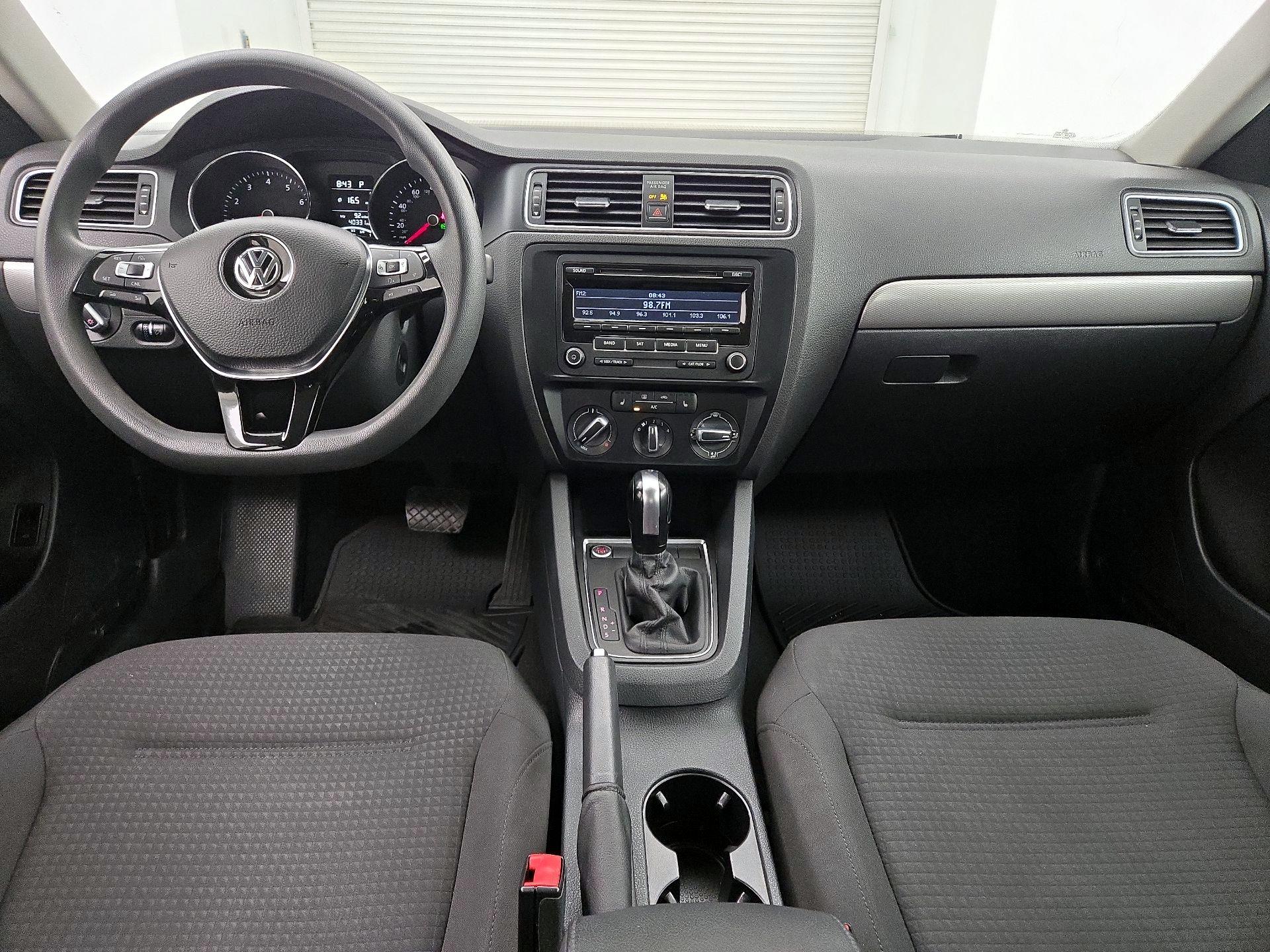 Thumbnail: 2015 Volkswagen Jetta - 9