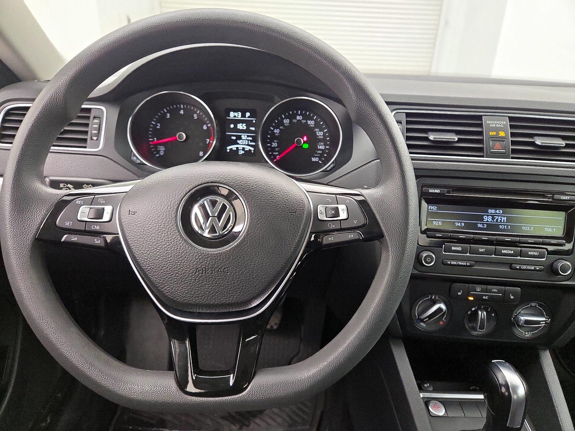 Thumbnail: 2015 Volkswagen Jetta - 10
