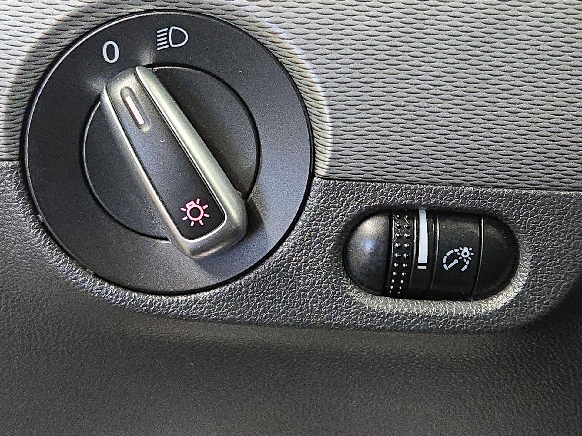 Thumbnail: 2015 Volkswagen Jetta - 13