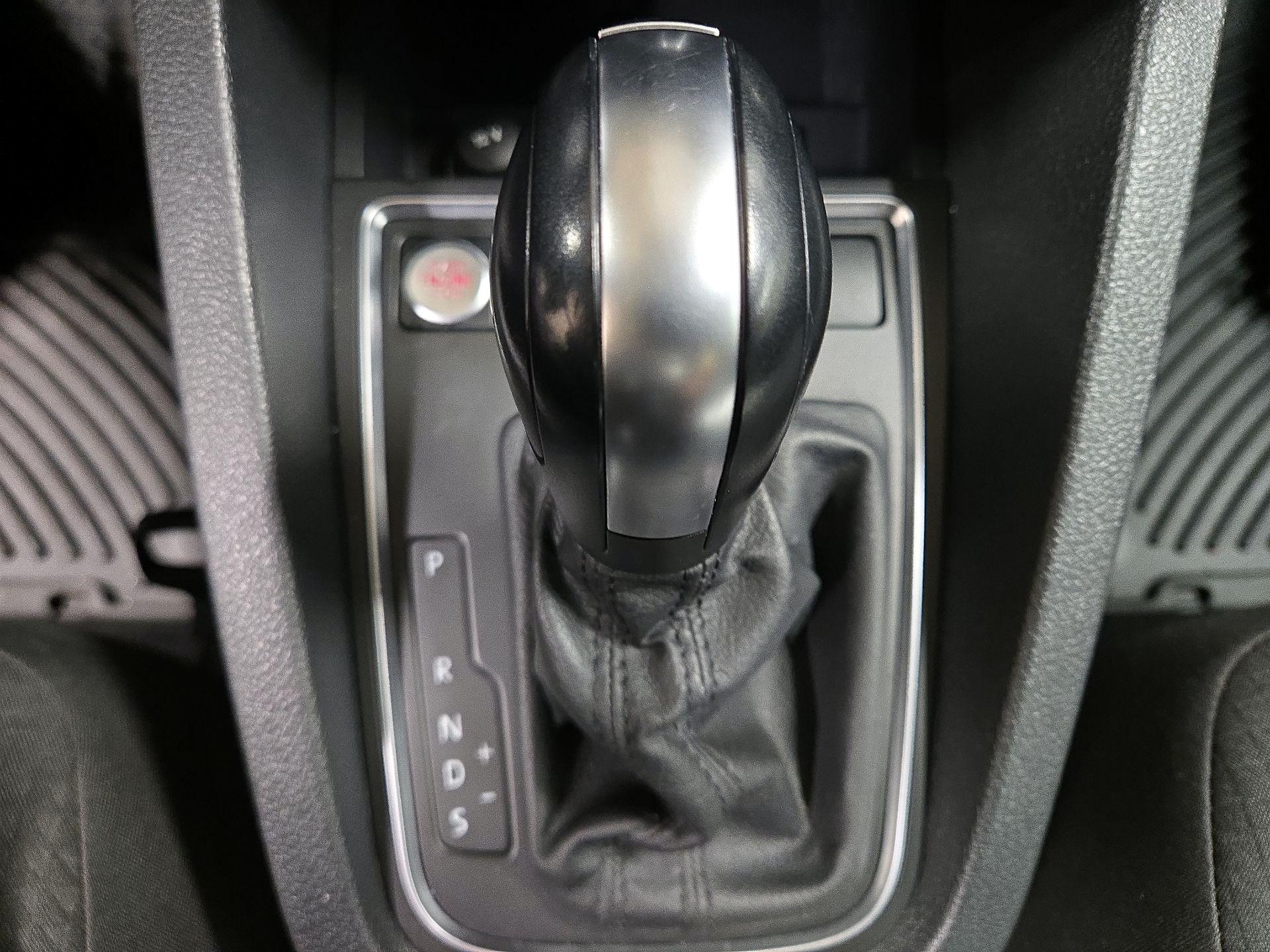 Thumbnail: 2015 Volkswagen Jetta - 16