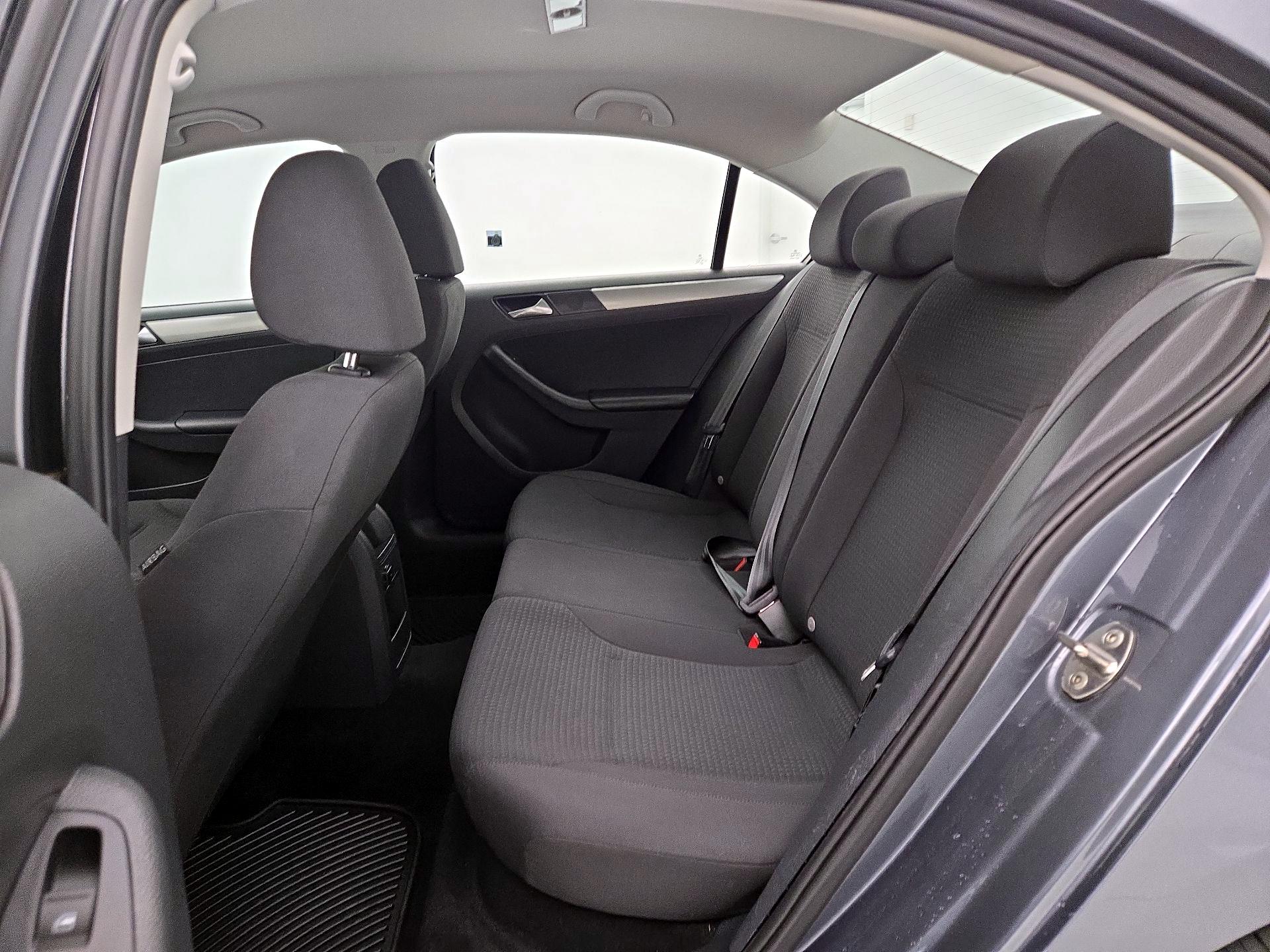 Thumbnail: 2015 Volkswagen Jetta - 18