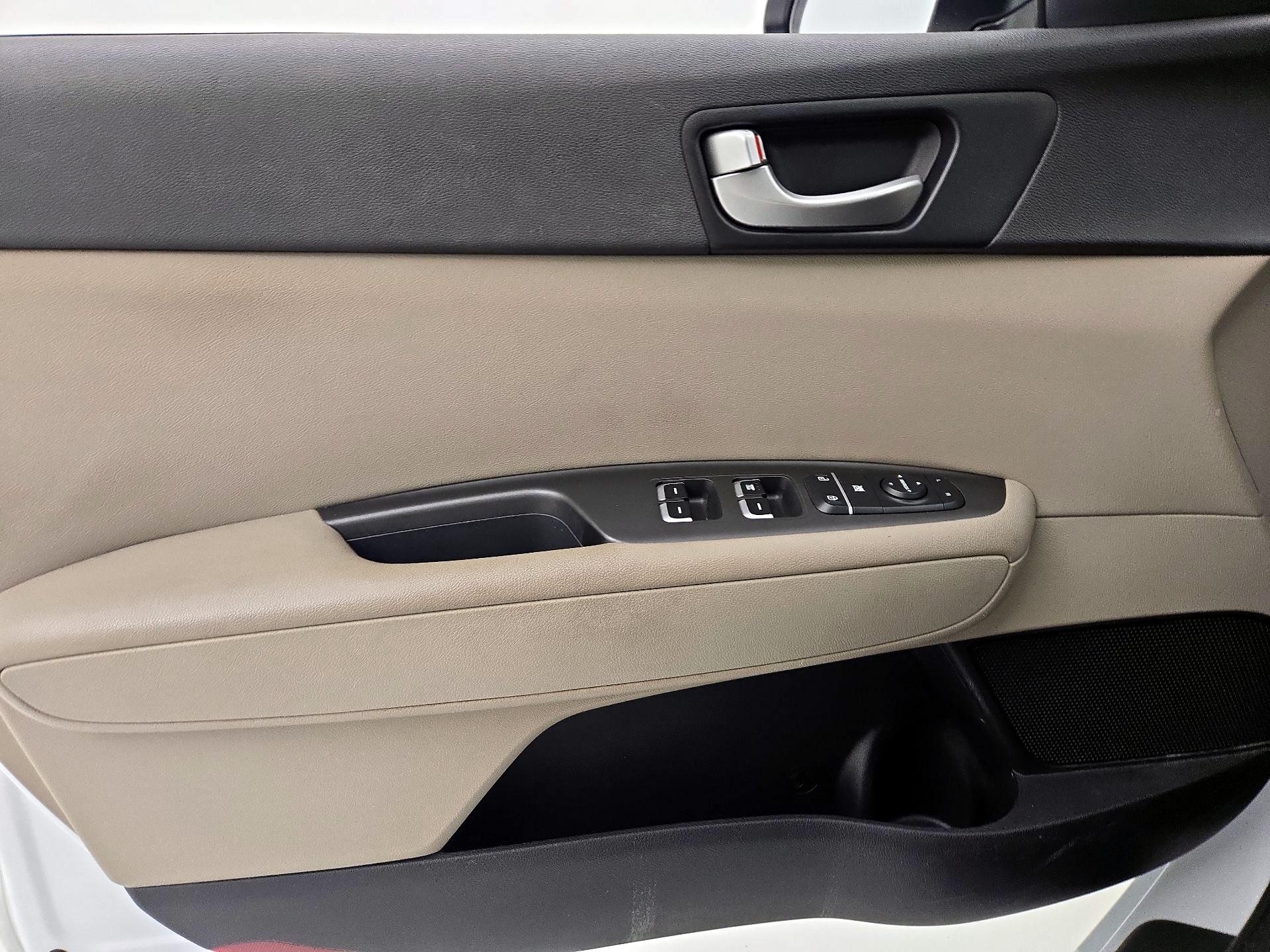 Thumbnail: 2018 Kia Optima - 12