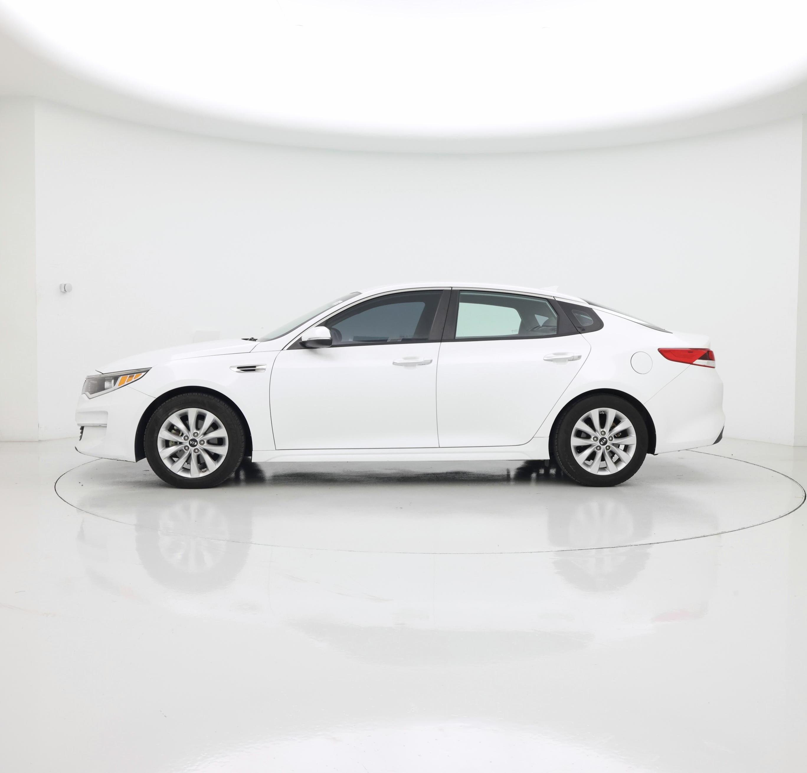 Thumbnail: 2018 Kia Optima - 3