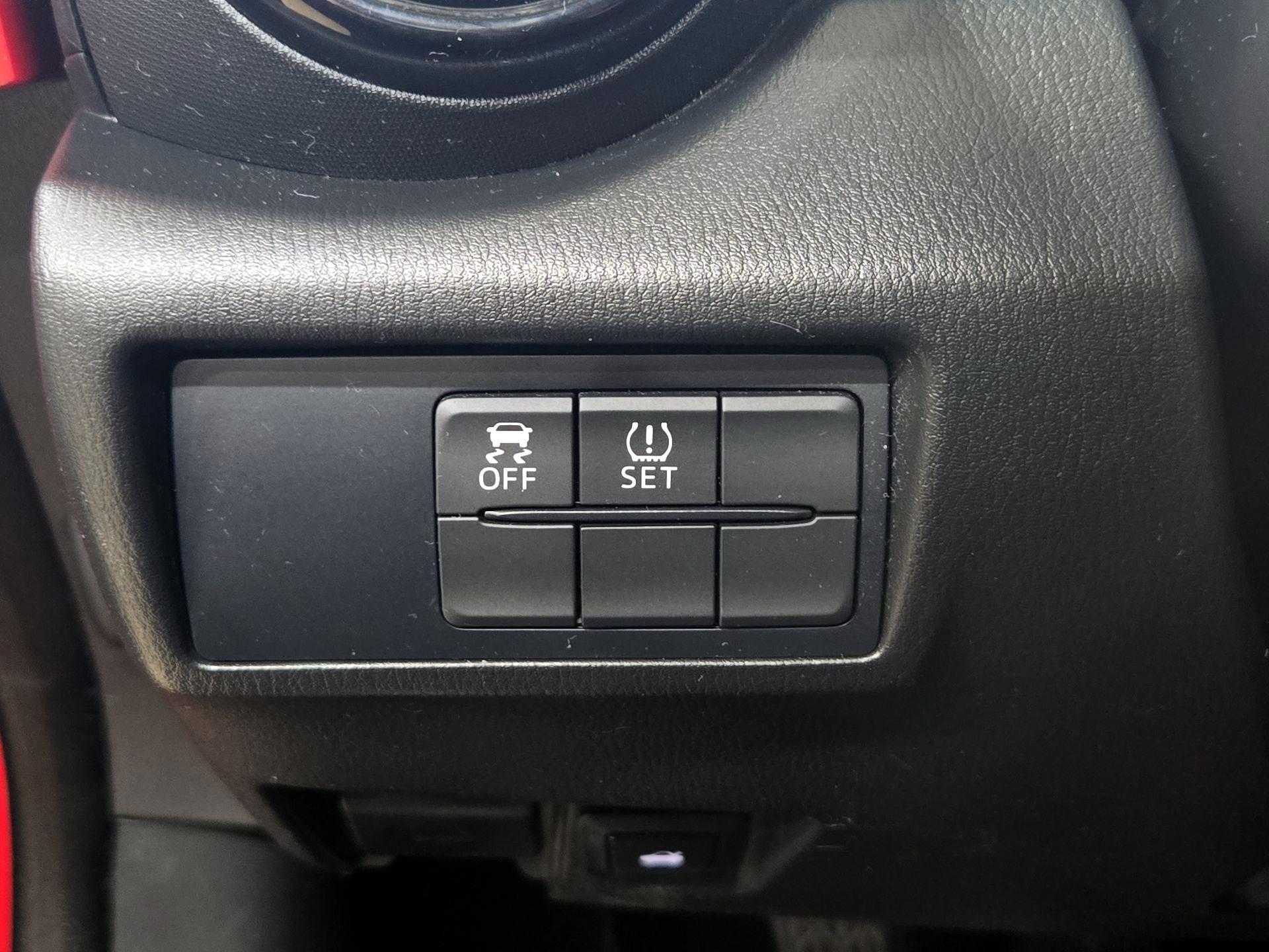 Thumbnail: 2016 Mazda MX-5 Miata - 13