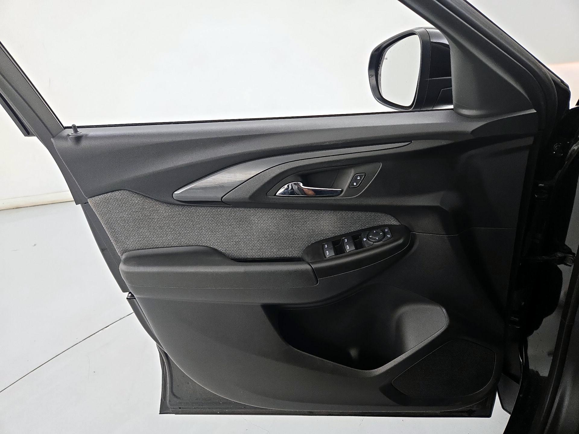 Thumbnail: 2023 Chevrolet TrailBlazer - 12