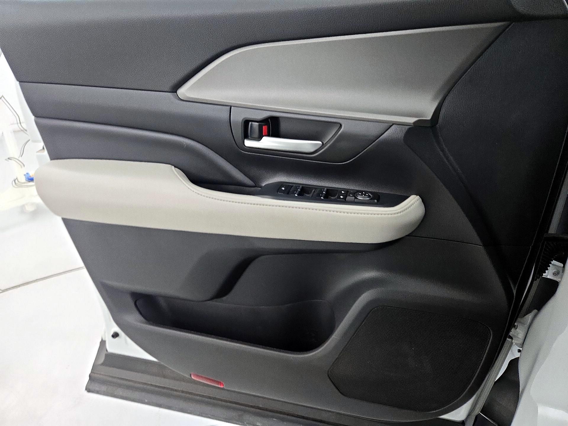 Thumbnail: 2025 Toyota Grand Highlander - 12