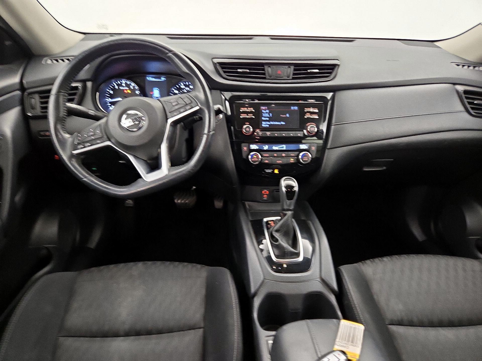 Thumbnail: 2017 Nissan Rogue - 9