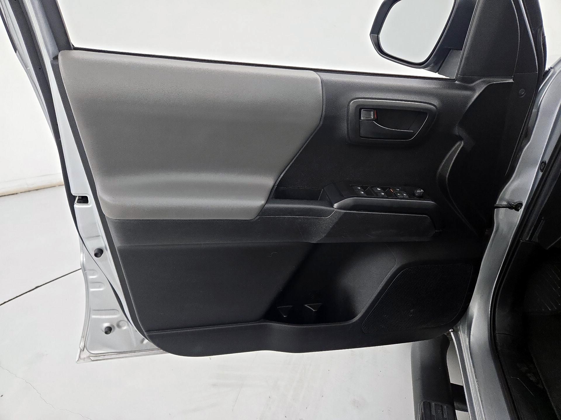 Thumbnail: 2022 Toyota Tacoma - 12