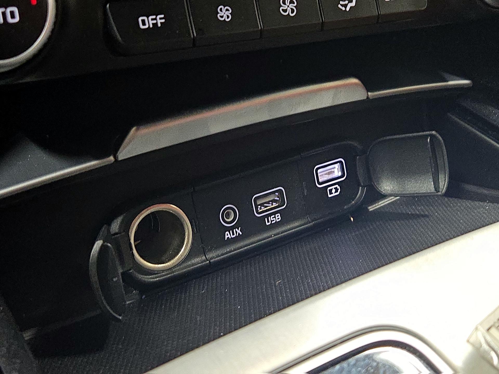 Thumbnail: 2018 Kia Stinger - 19