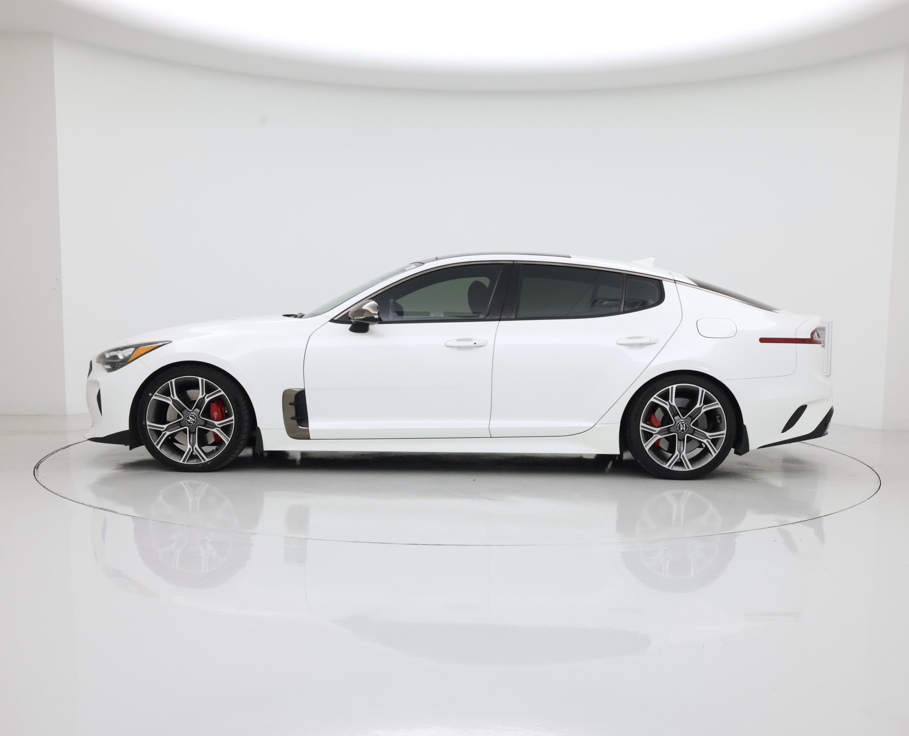 Thumbnail: 2018 Kia Stinger - 3