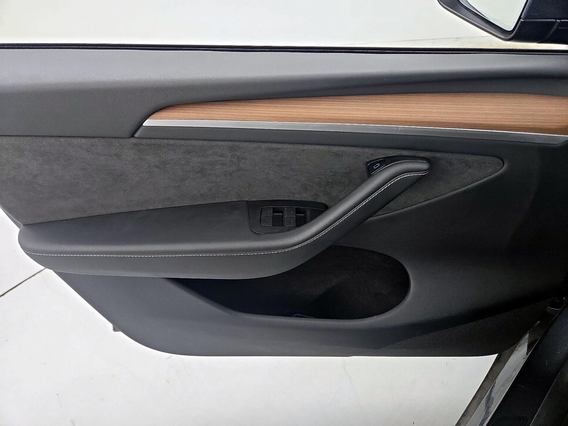 Thumbnail: 2023 Tesla Model Y - 12