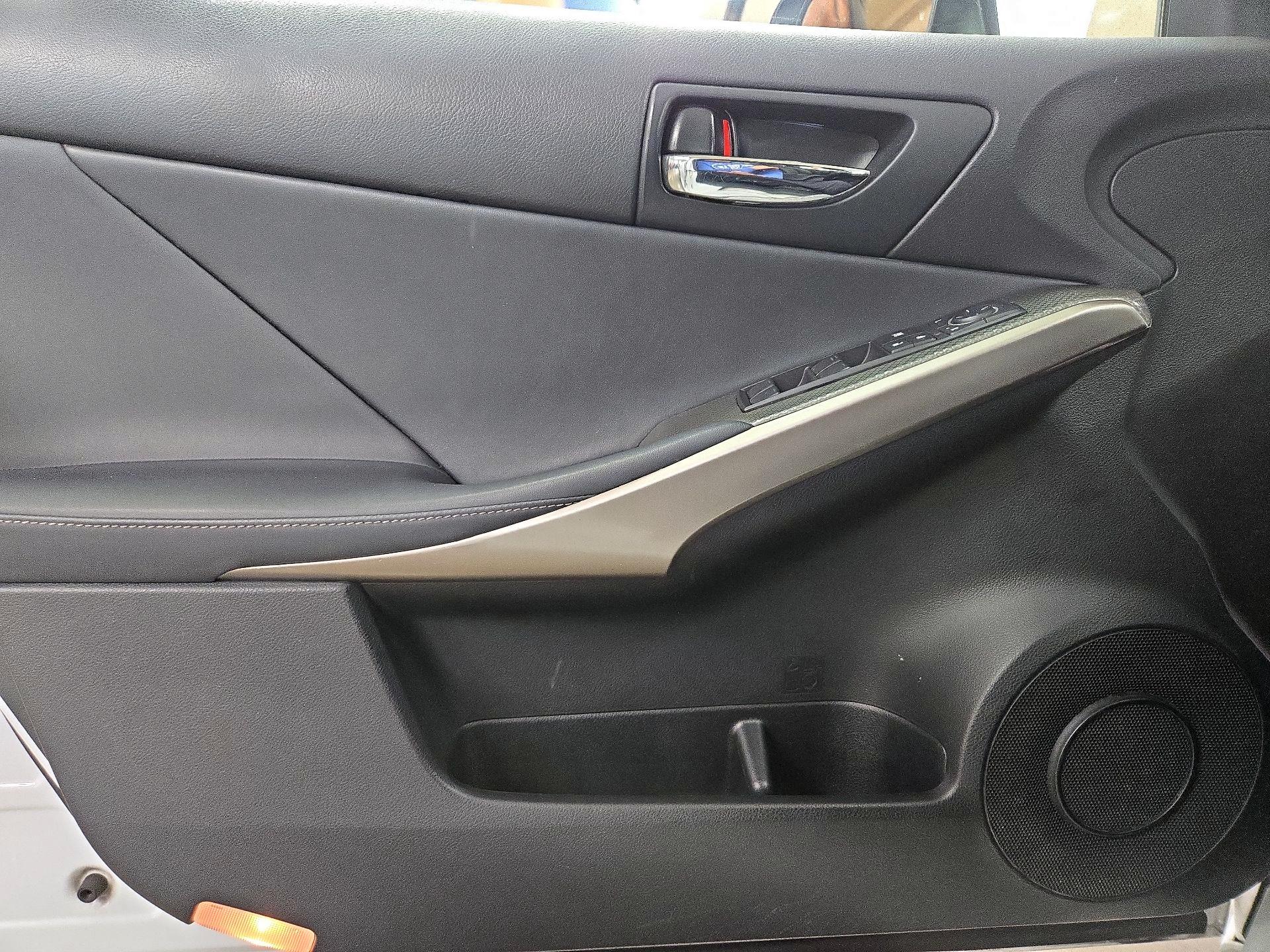 Thumbnail: 2016 Lexus IS - 12