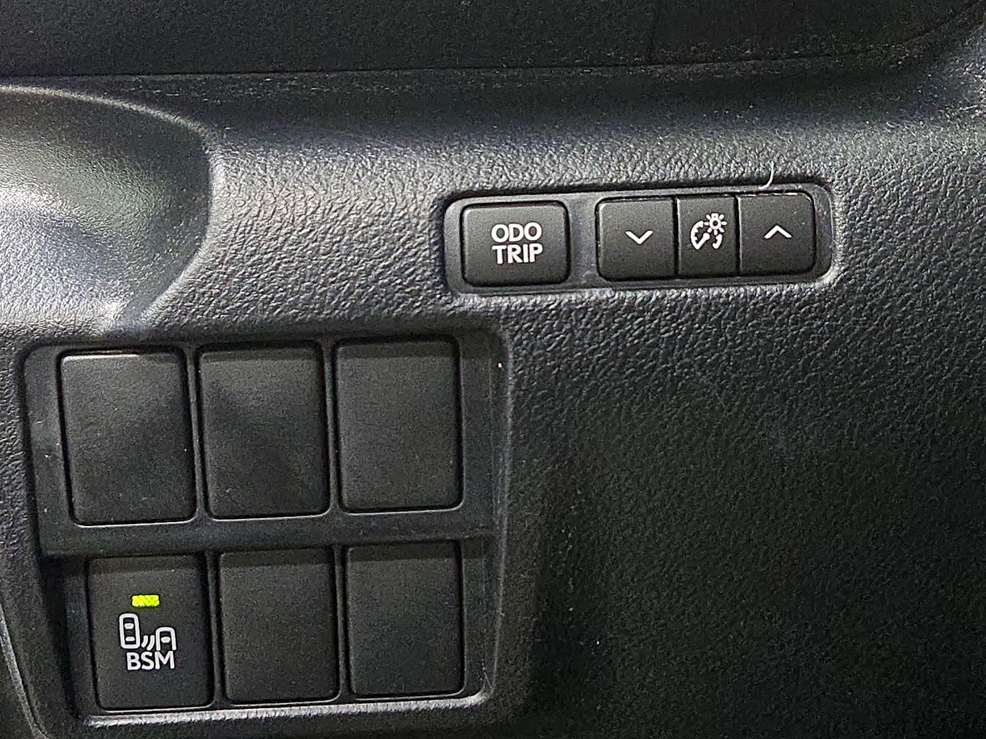 Thumbnail: 2016 Lexus IS - 13