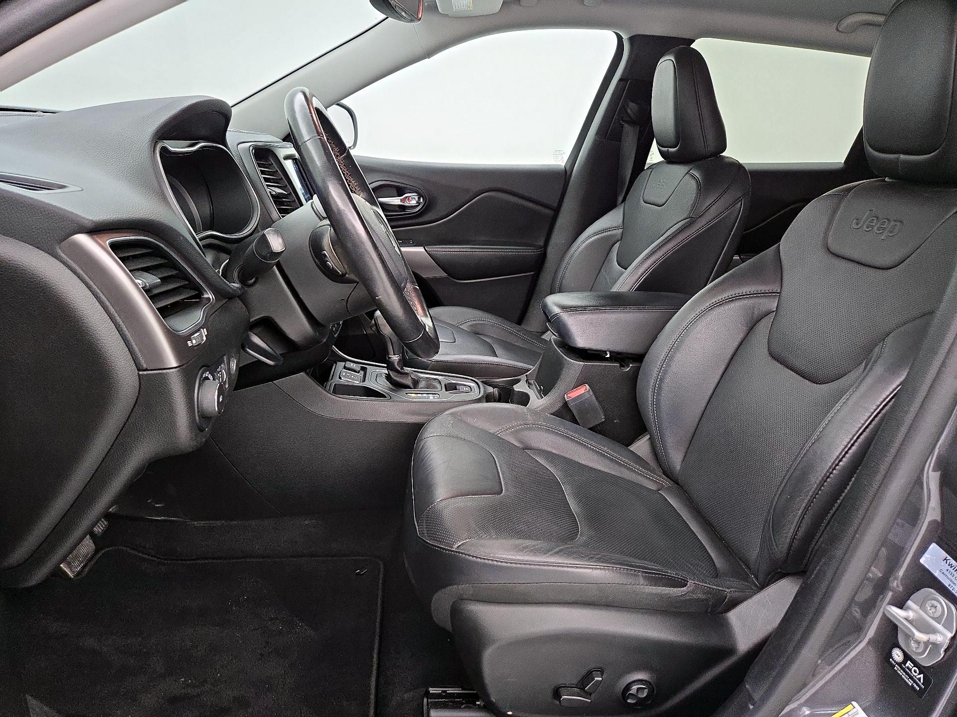 Thumbnail: 2021 Jeep Cherokee - 11