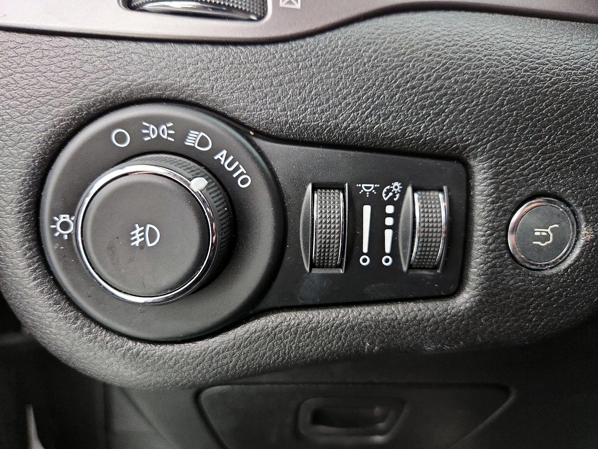 Thumbnail: 2021 Jeep Cherokee - 13