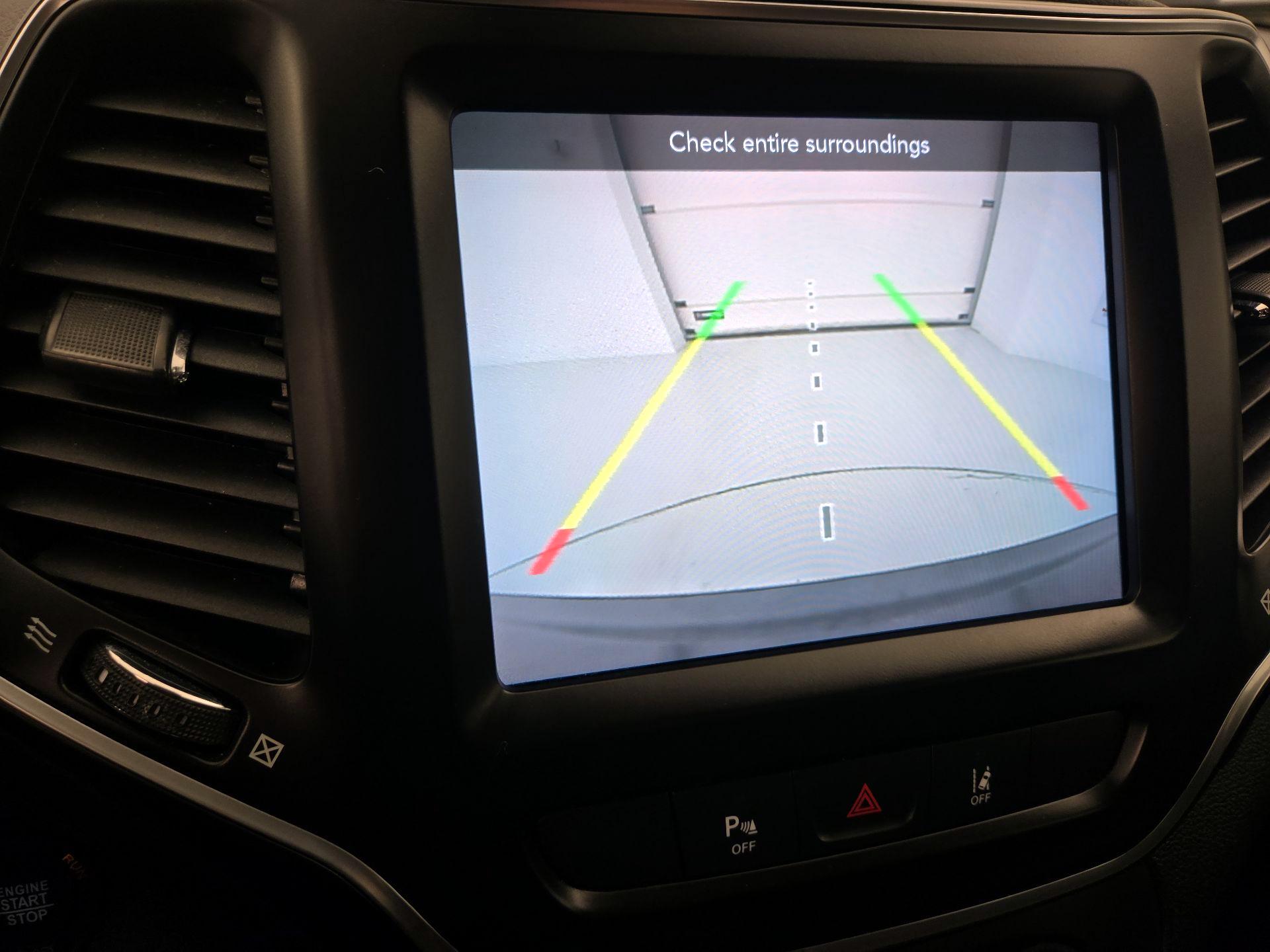 Thumbnail: 2021 Jeep Cherokee - 14