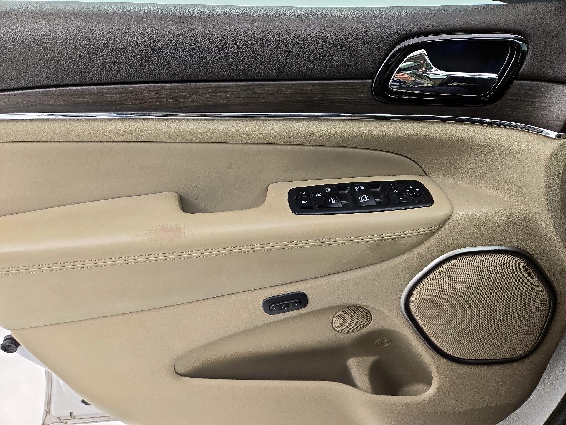 Thumbnail: 2020 Jeep Grand Cherokee - 12