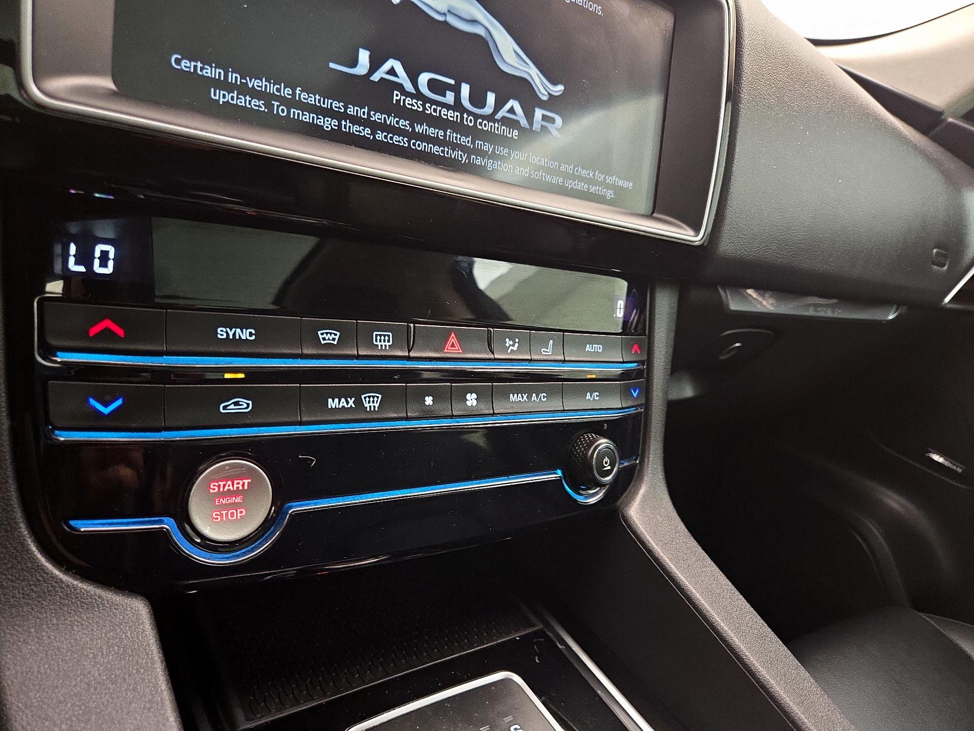 Thumbnail: 2020 Jaguar F-Pace - 16