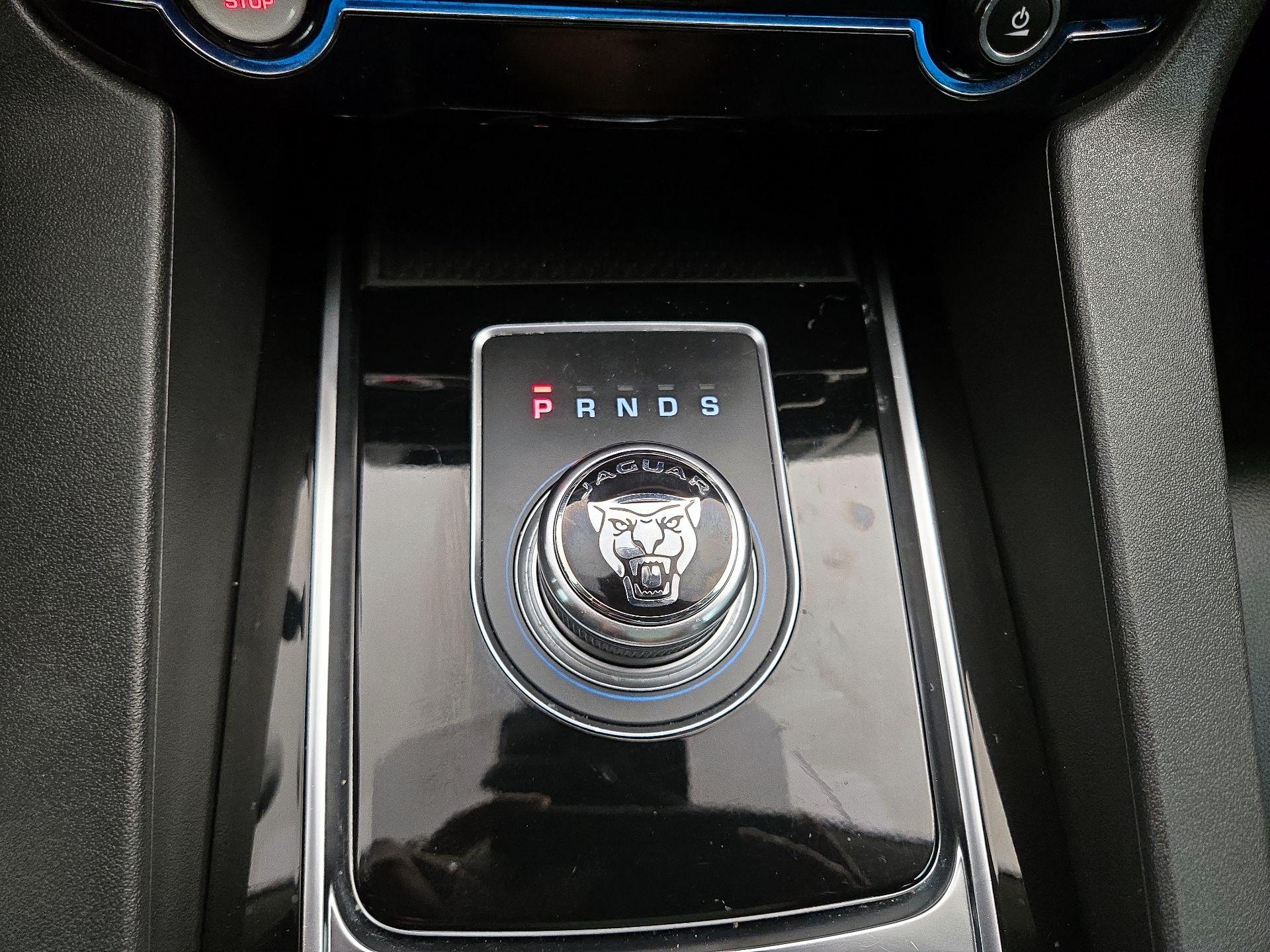 Thumbnail: 2020 Jaguar F-Pace - 17