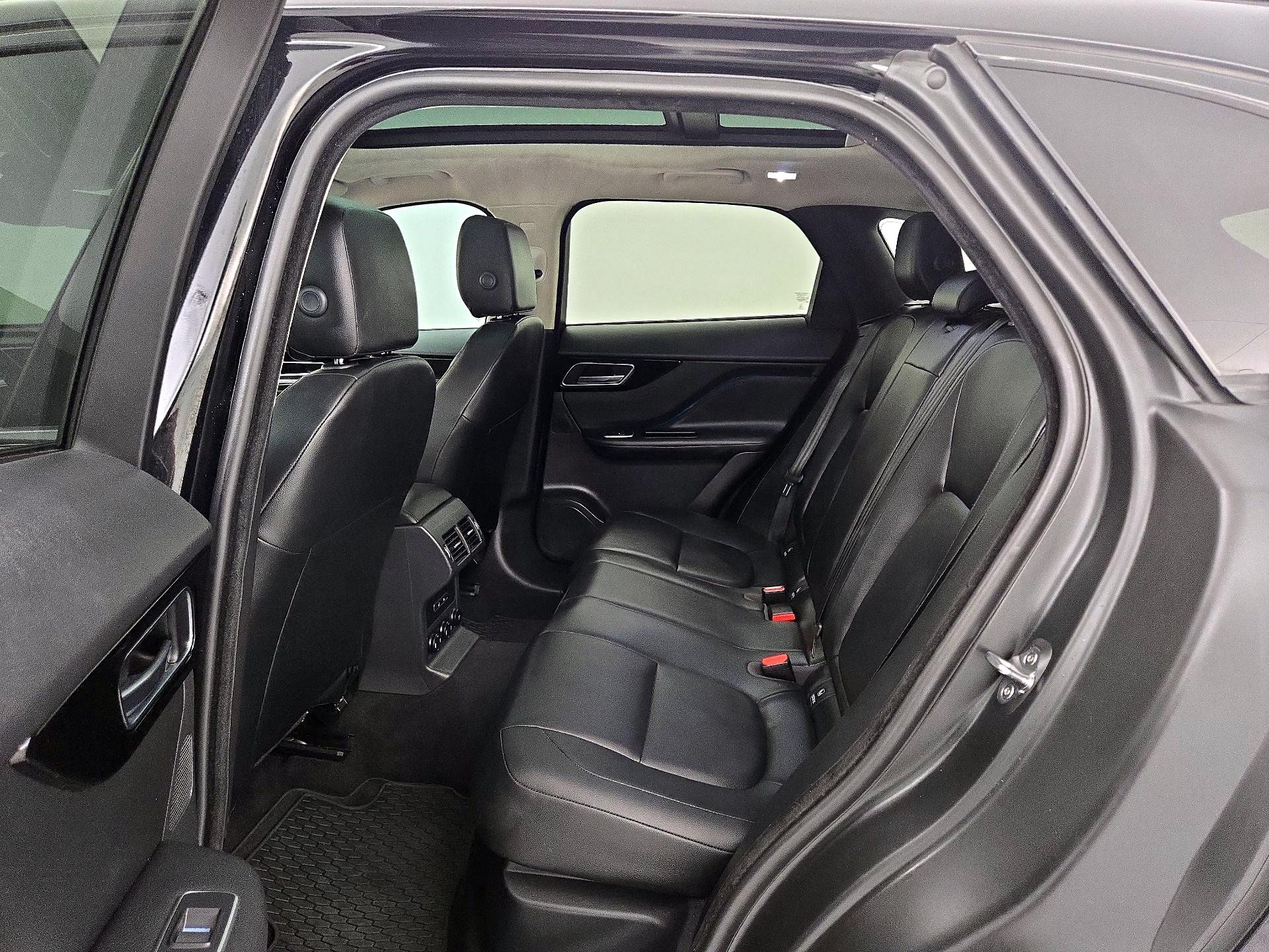 Thumbnail: 2020 Jaguar F-Pace - 20