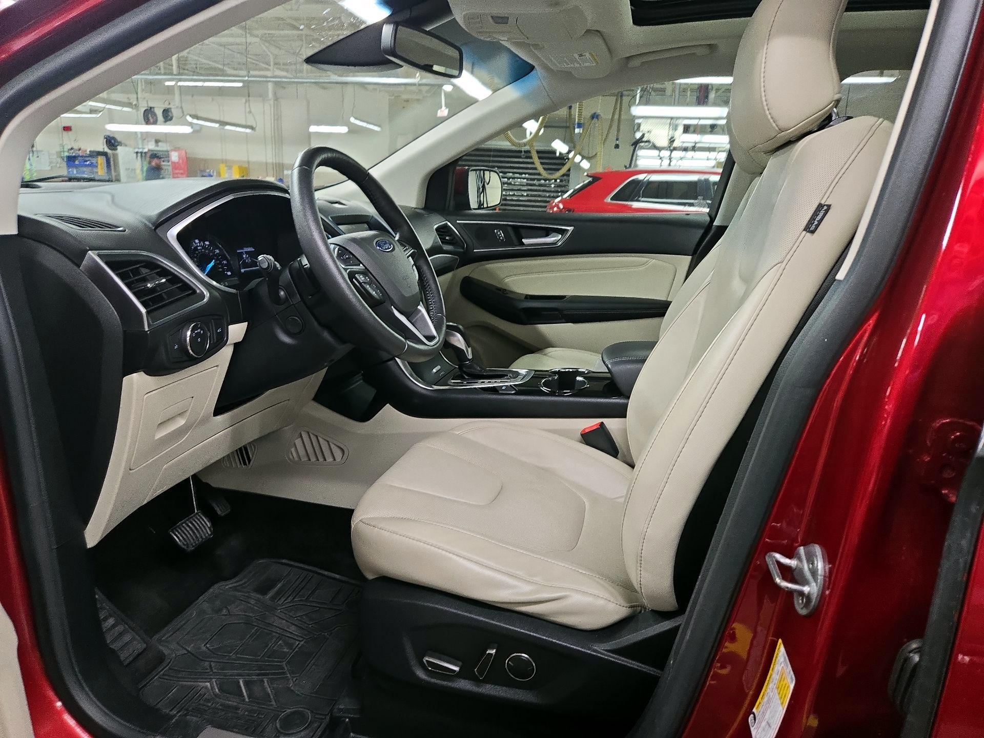 Thumbnail: 2016 Ford Edge - 11