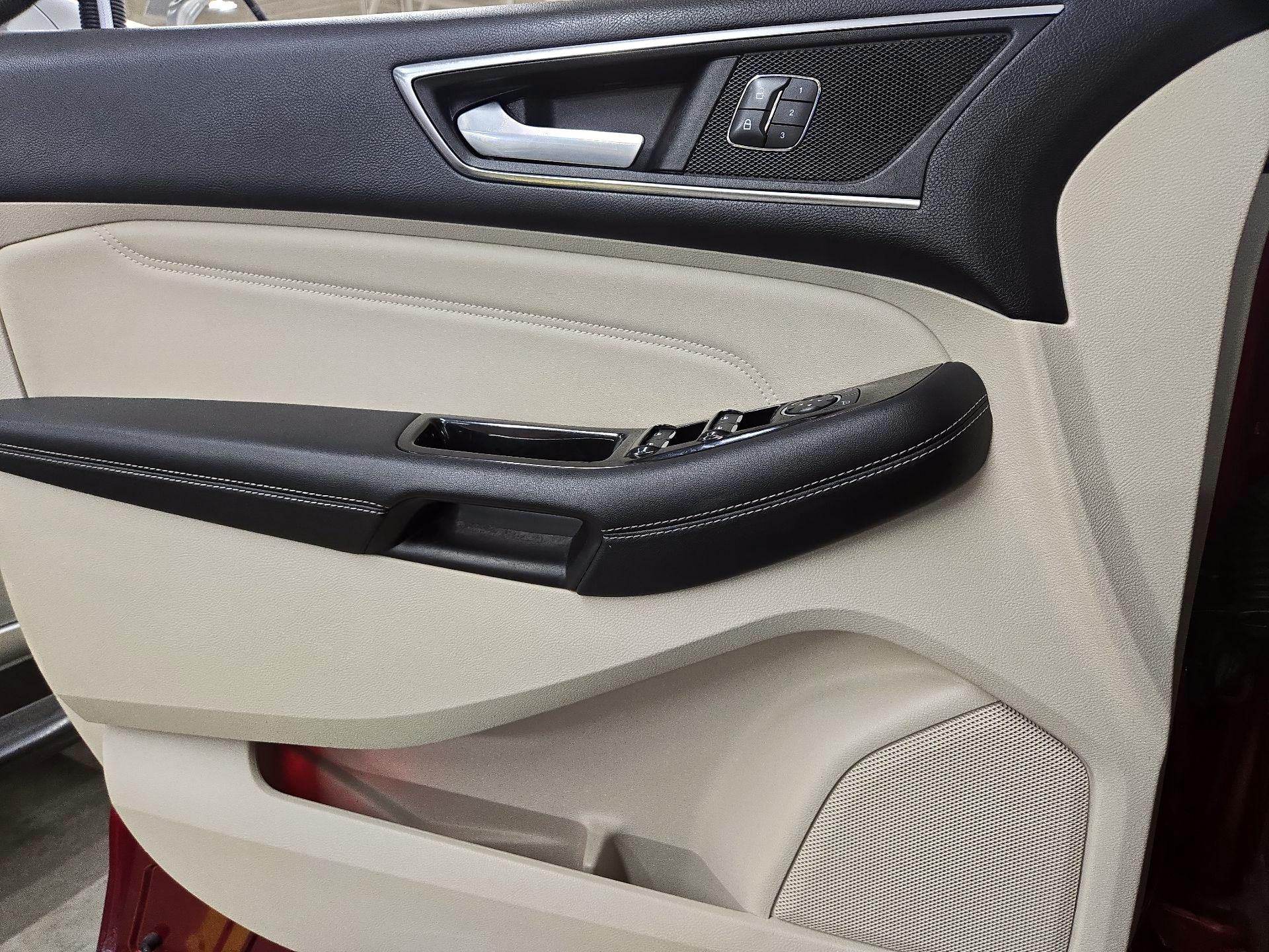 Thumbnail: 2016 Ford Edge - 12