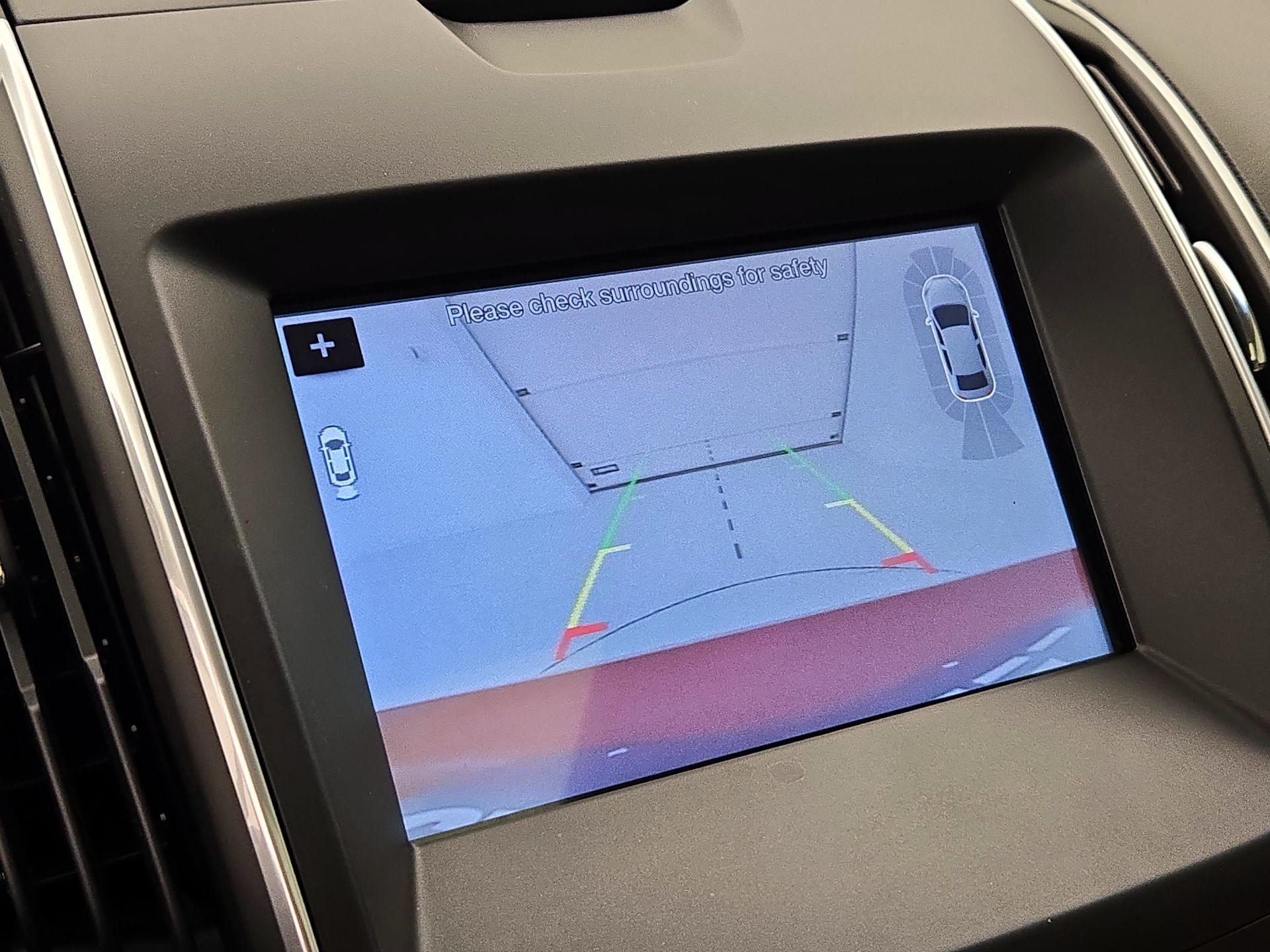 Thumbnail: 2016 Ford Edge - 15