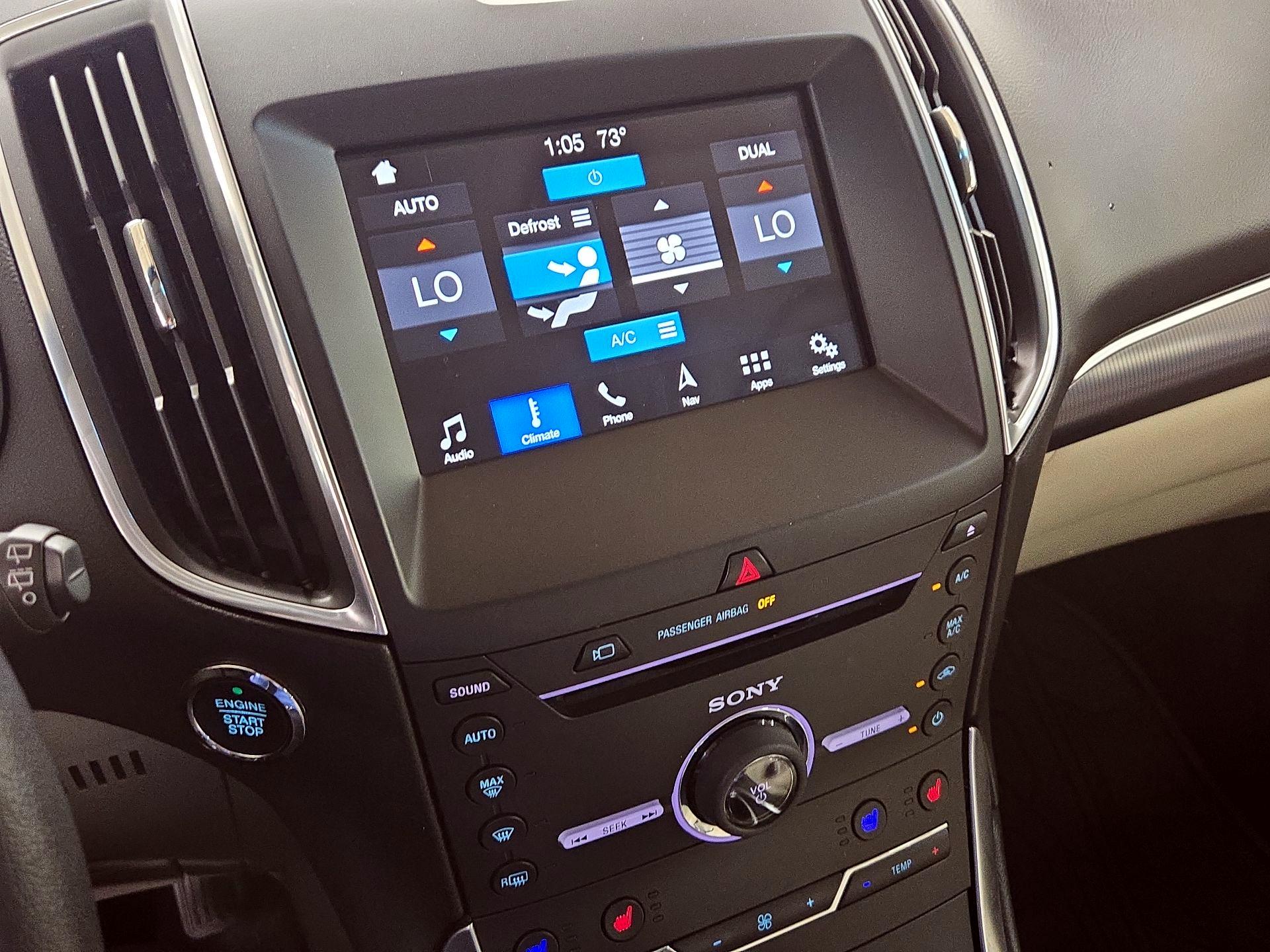 Thumbnail: 2016 Ford Edge - 17