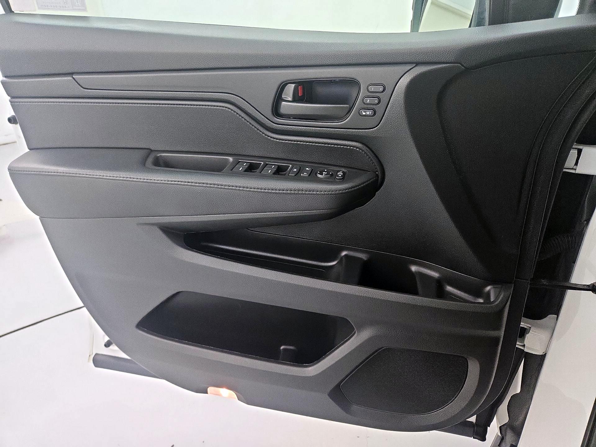 Thumbnail: 2021 Honda Odyssey - 12