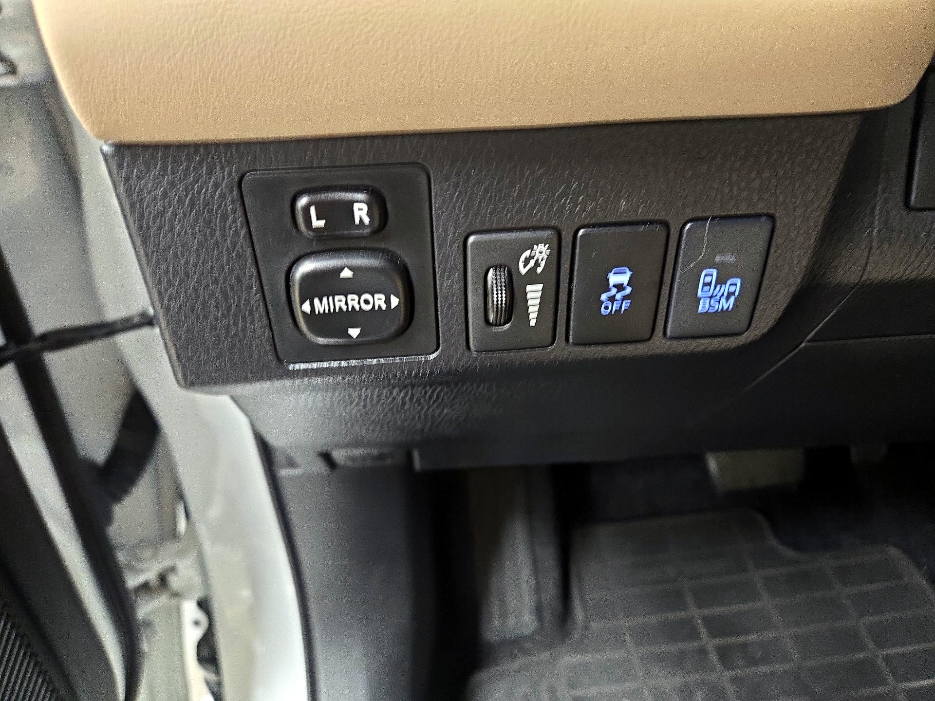 Thumbnail: 2014 Toyota RAV4 - 13