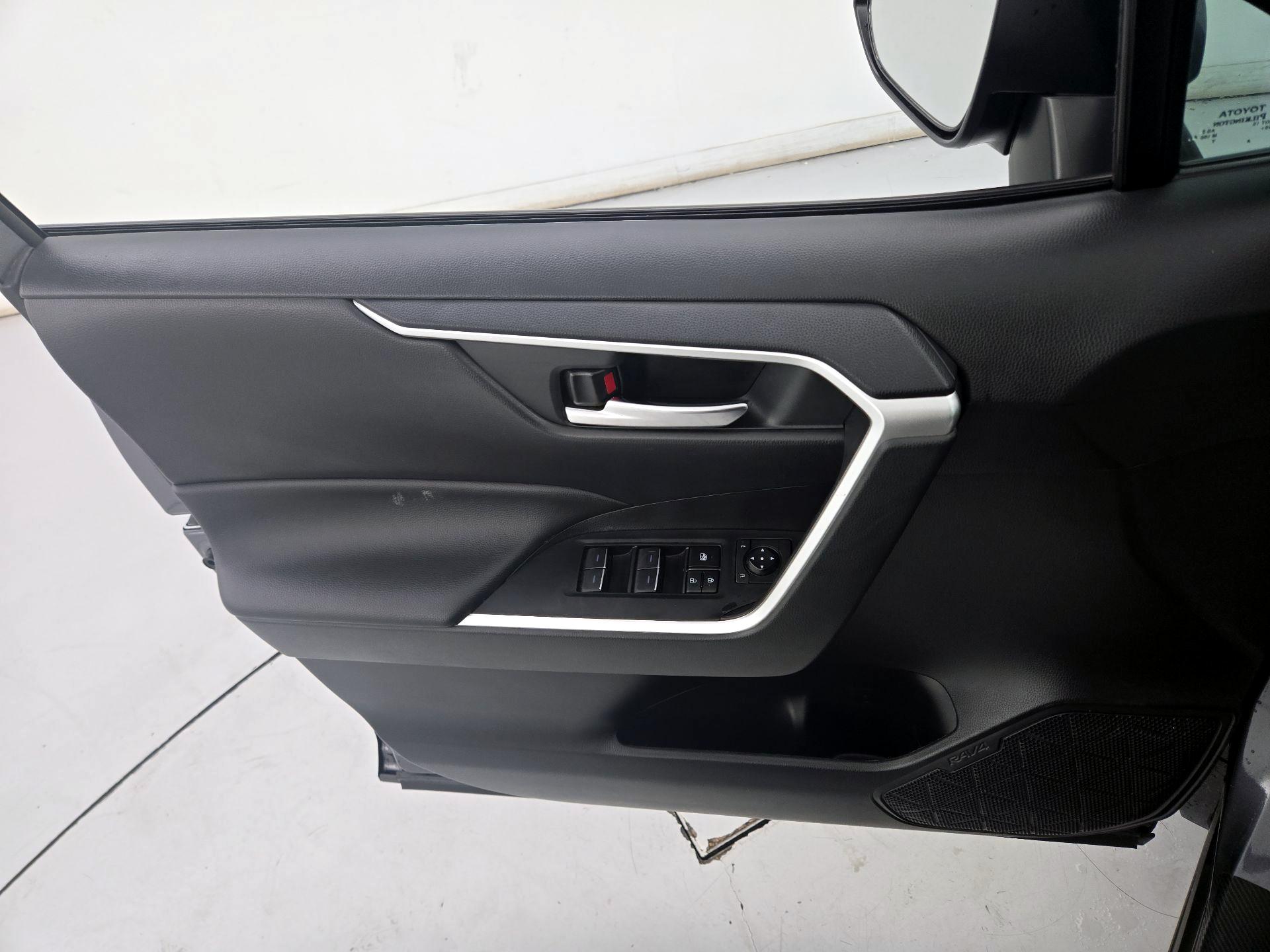 Thumbnail: 2023 Toyota RAV4 - 12