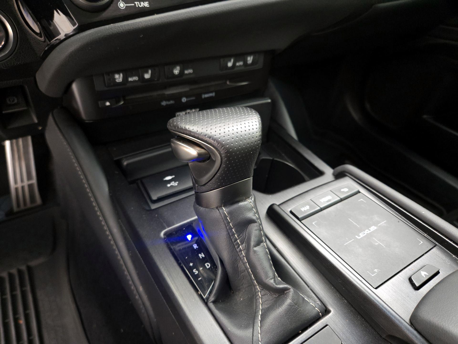 Thumbnail: 2022 Lexus ES - 18