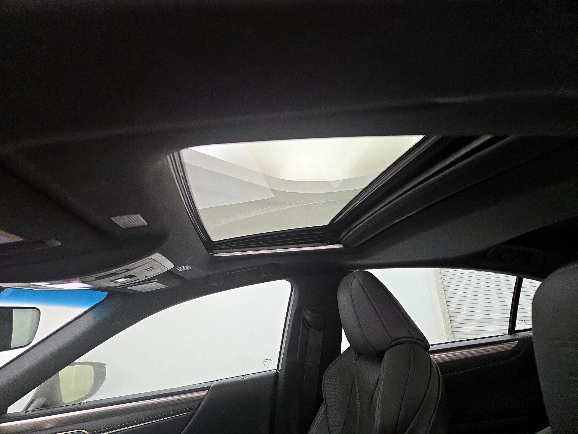 Thumbnail: 2022 Lexus ES - 20