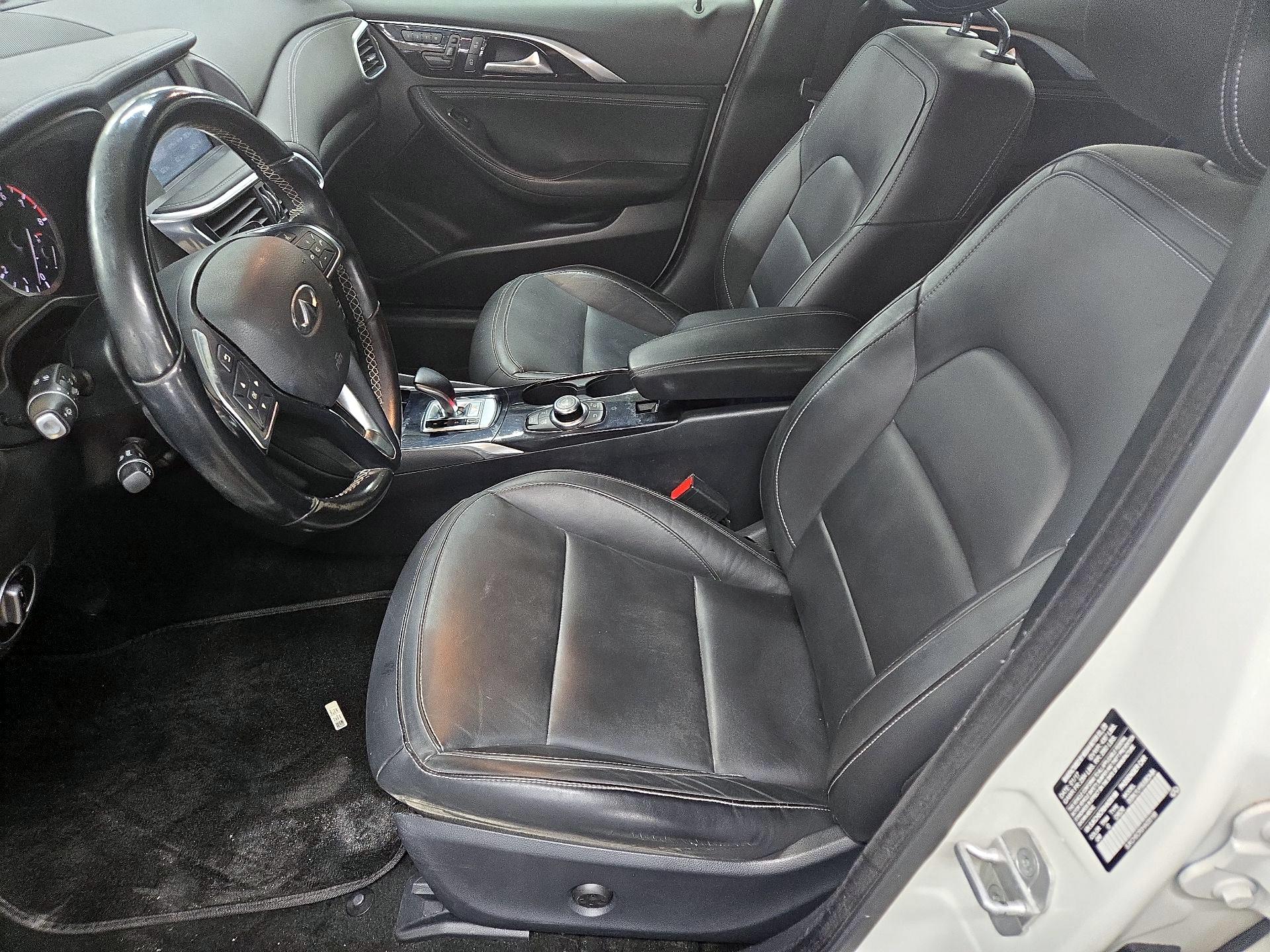 Thumbnail: 2017 INFINITI QX30 - 11