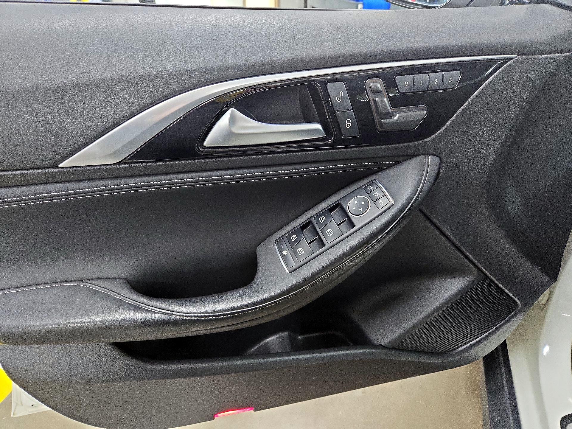 Thumbnail: 2017 INFINITI QX30 - 12