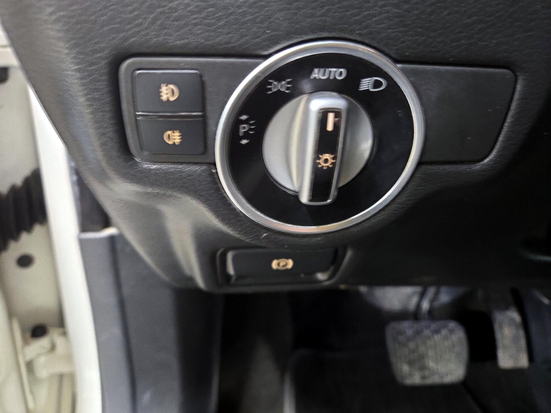 Thumbnail: 2017 INFINITI QX30 - 13