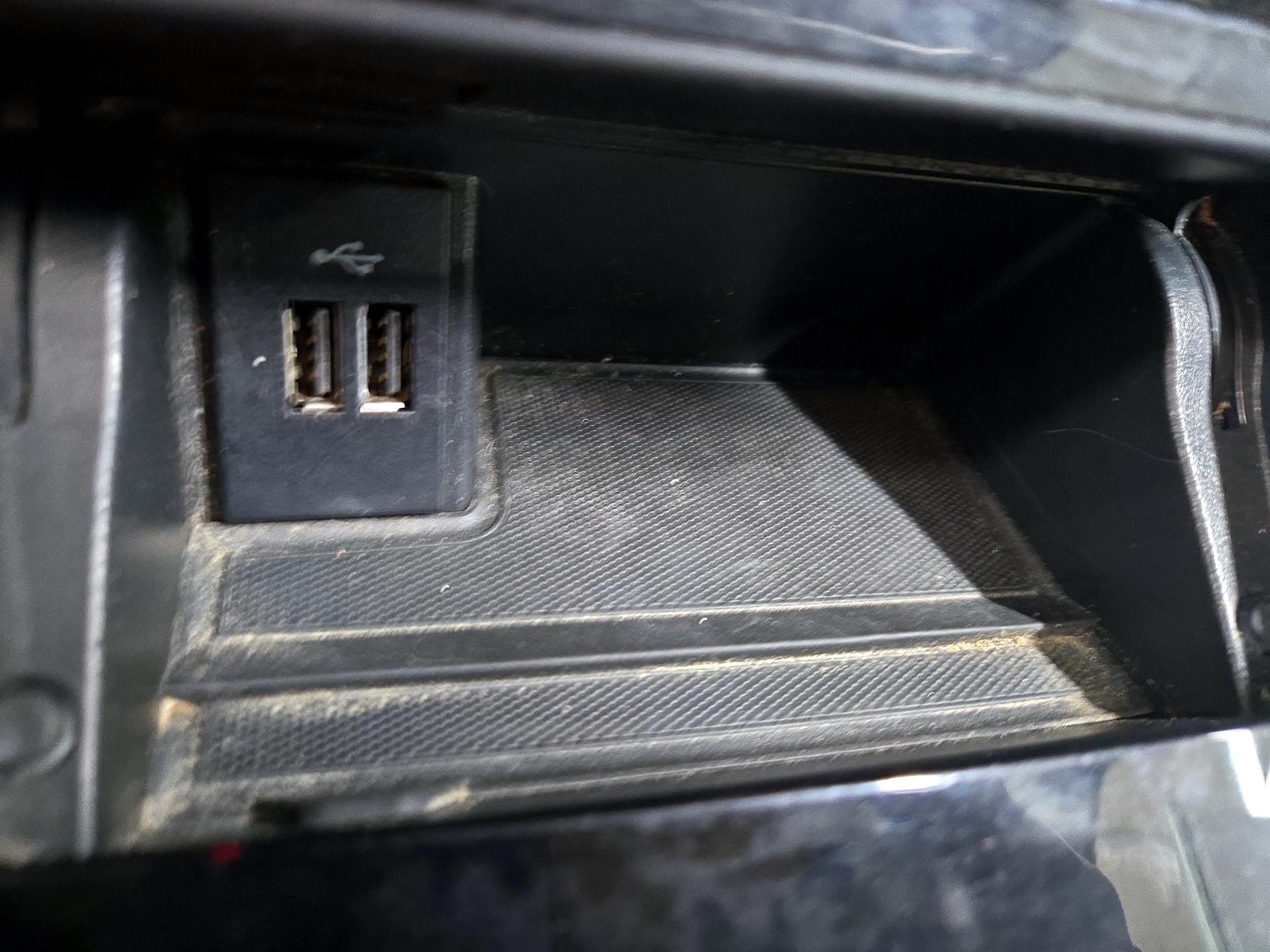 Thumbnail: 2017 INFINITI QX30 - 17