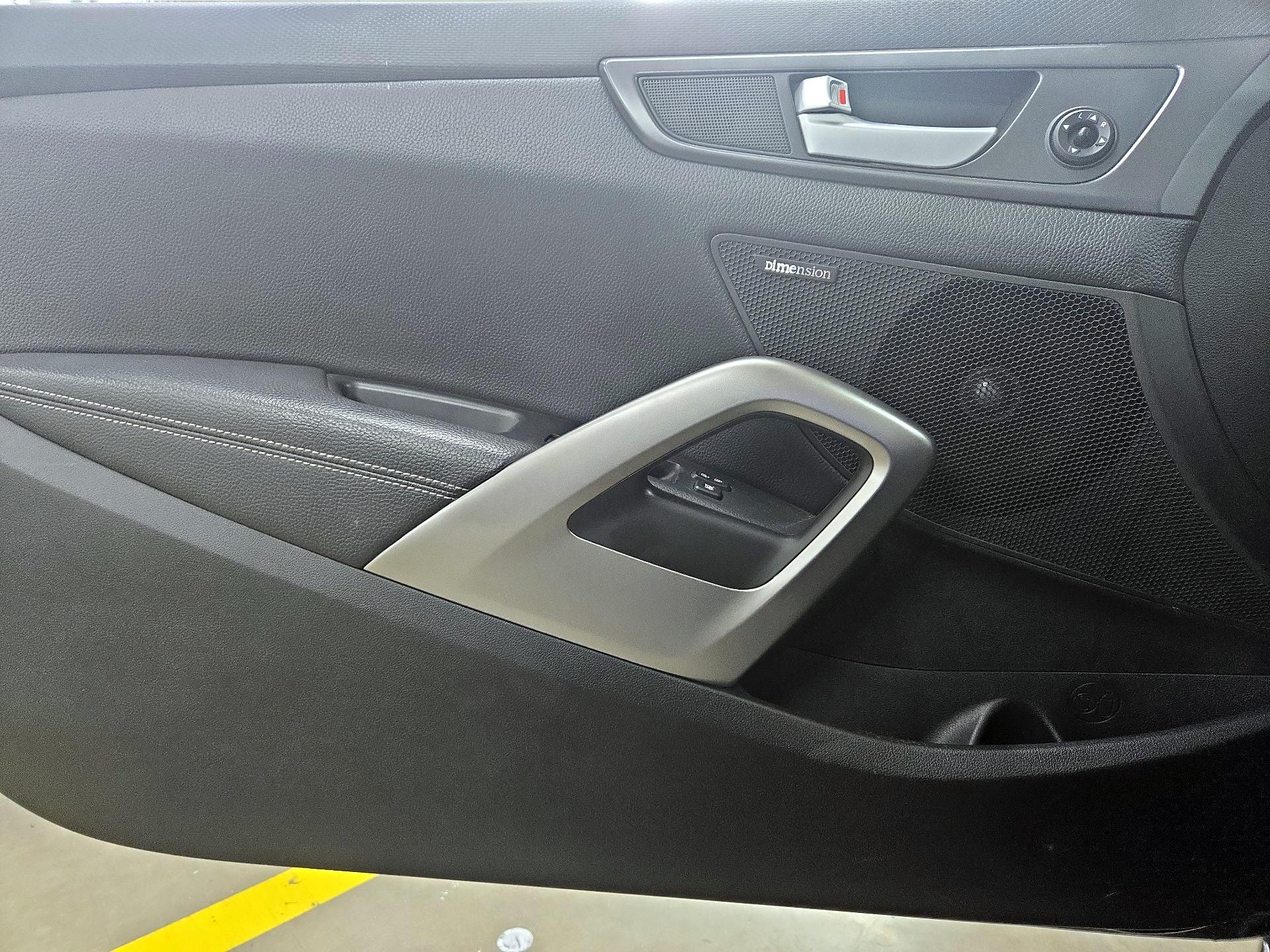 Thumbnail: 2014 Hyundai Veloster - 12