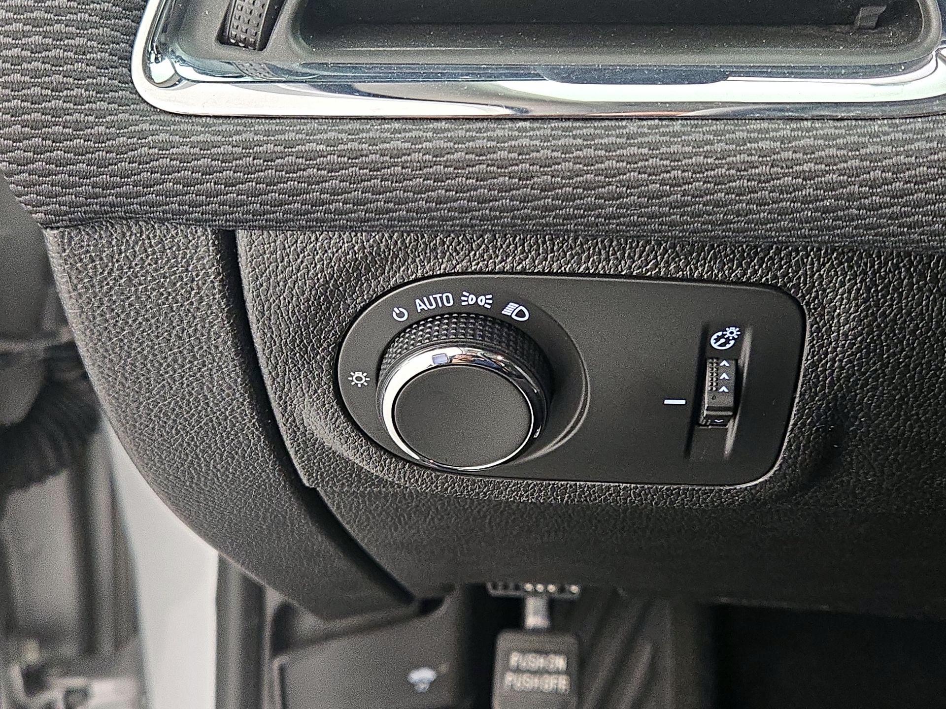 Thumbnail: 2016 Chevrolet Cruze - 13