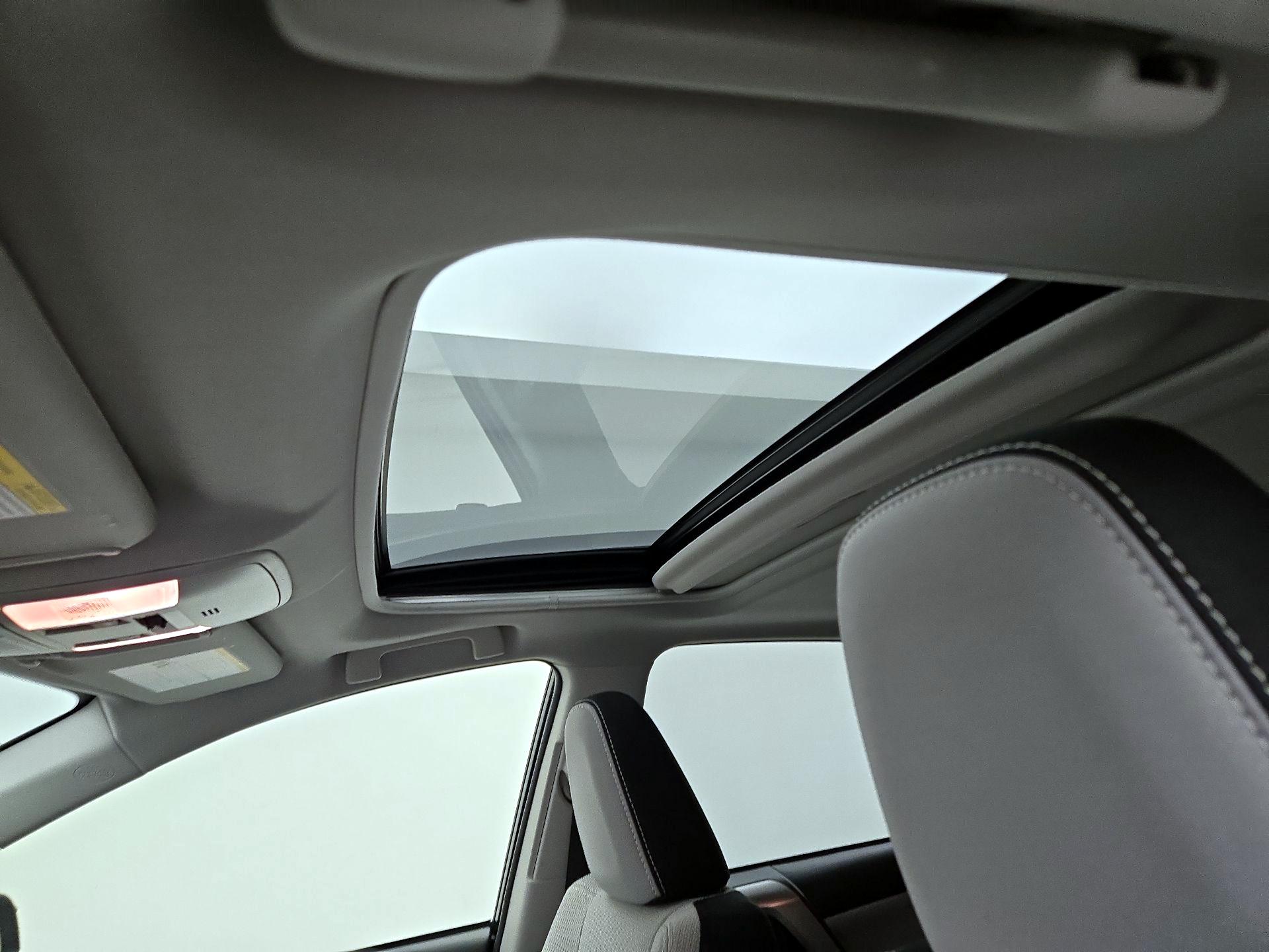 Thumbnail: 2017 Toyota RAV4 - 19