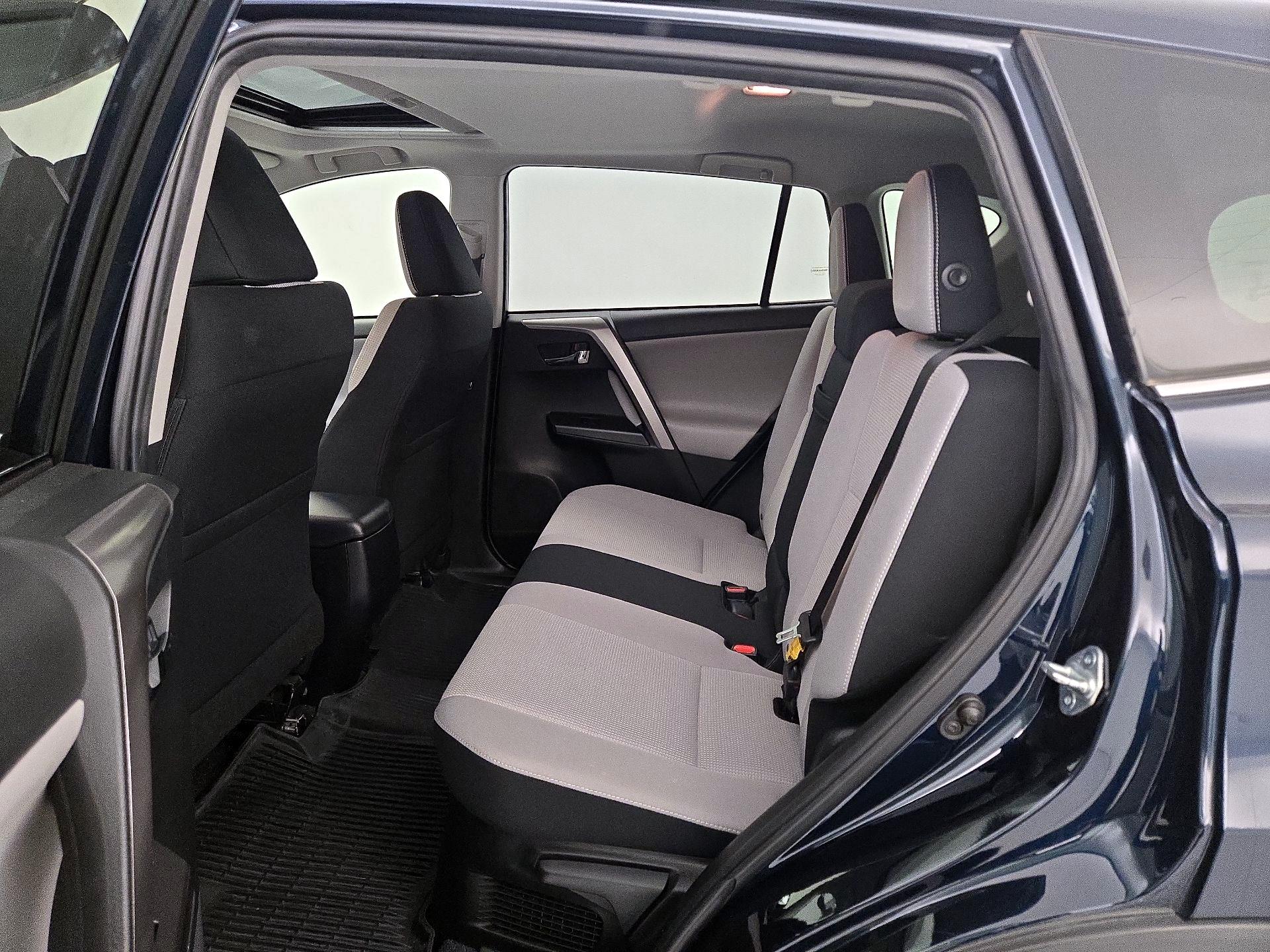 Thumbnail: 2017 Toyota RAV4 - 20