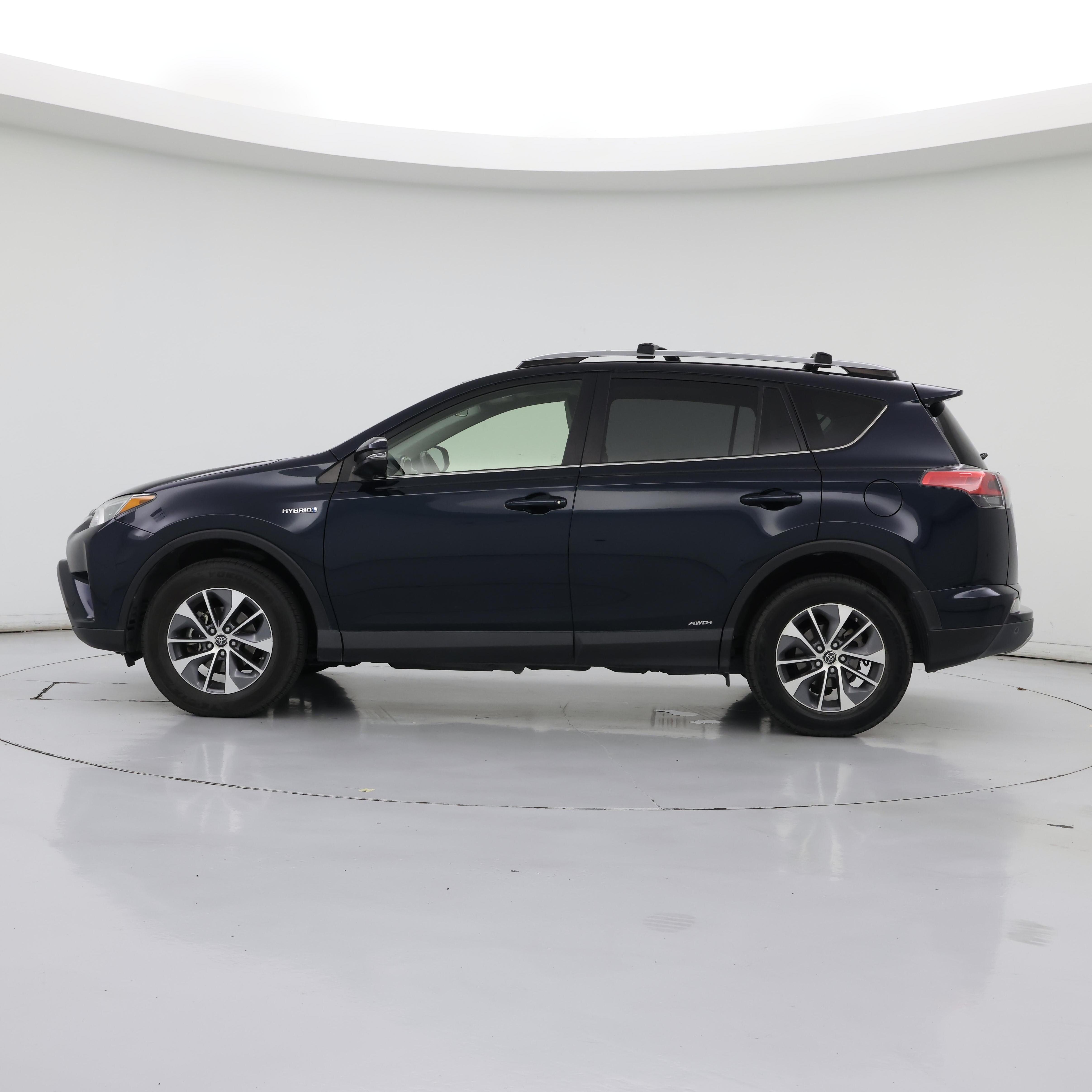 Thumbnail: 2017 Toyota RAV4 - 3