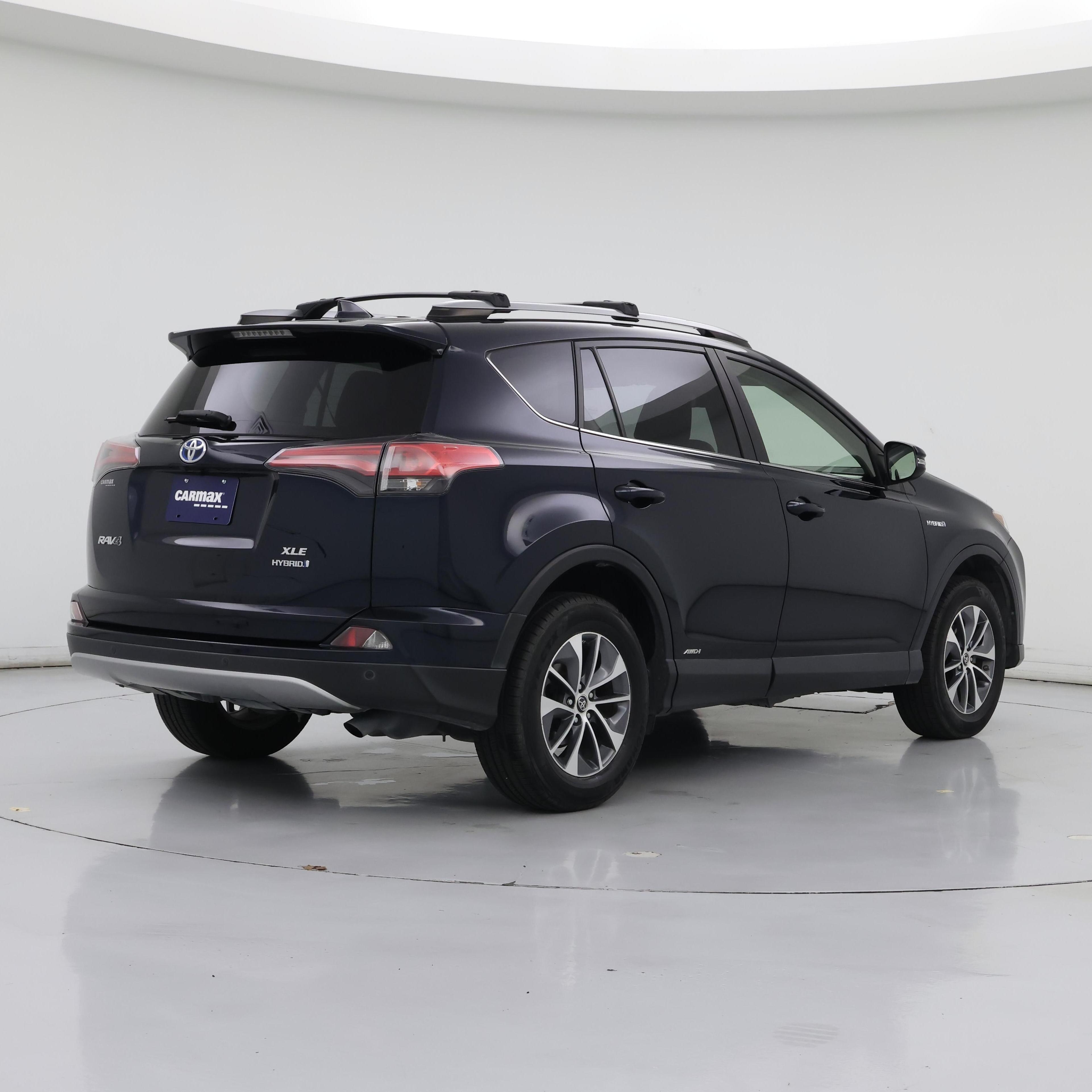 Thumbnail: 2017 Toyota RAV4 - 8