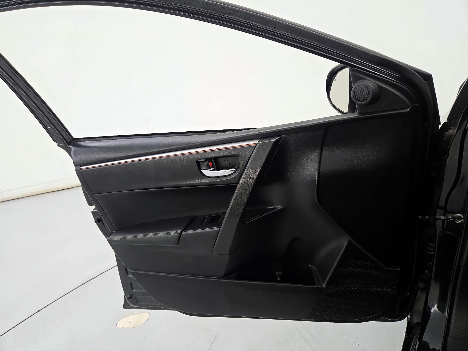 Thumbnail: 2015 Toyota Corolla - 12