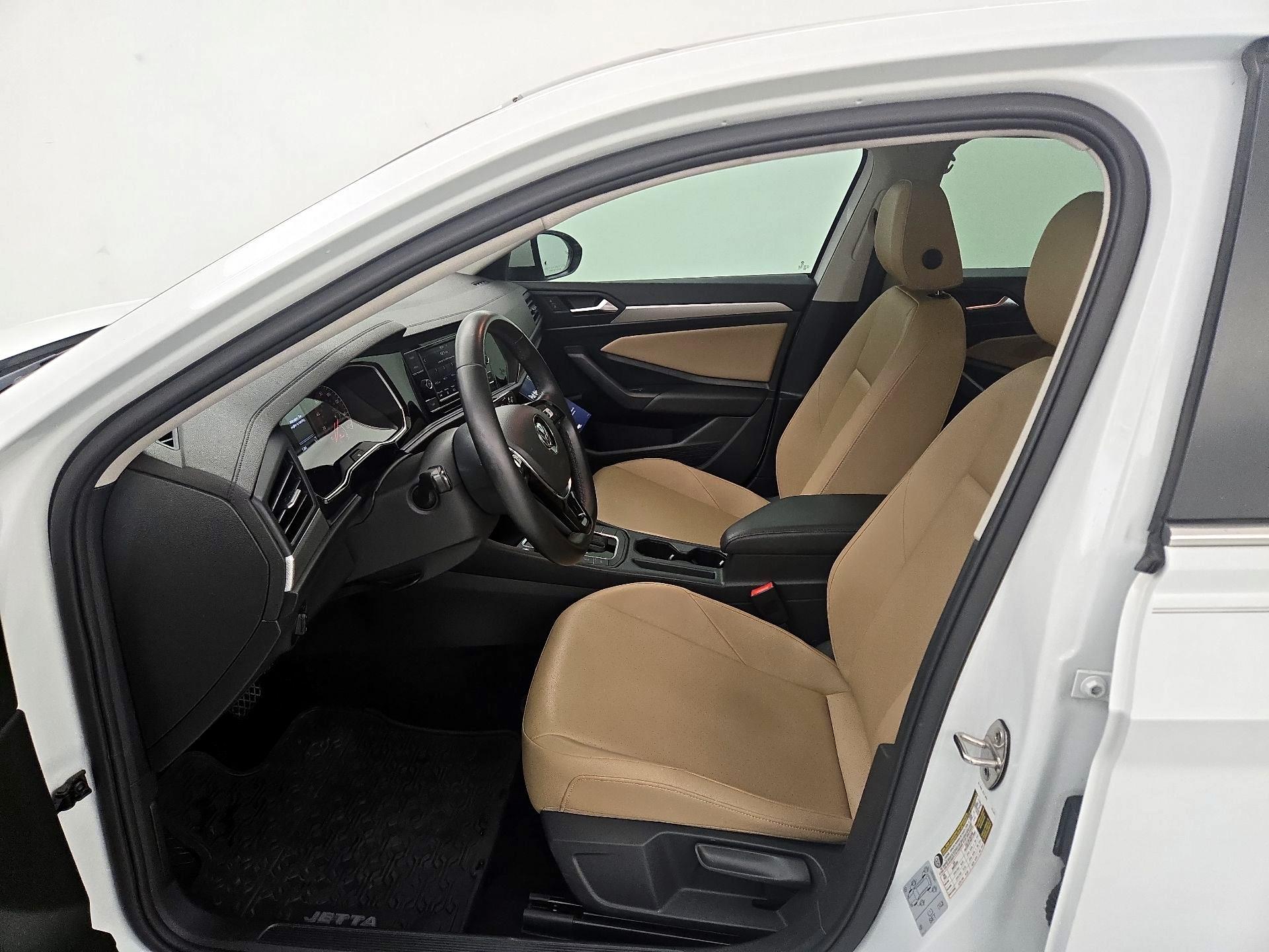 Thumbnail: 2019 Volkswagen Jetta - 11