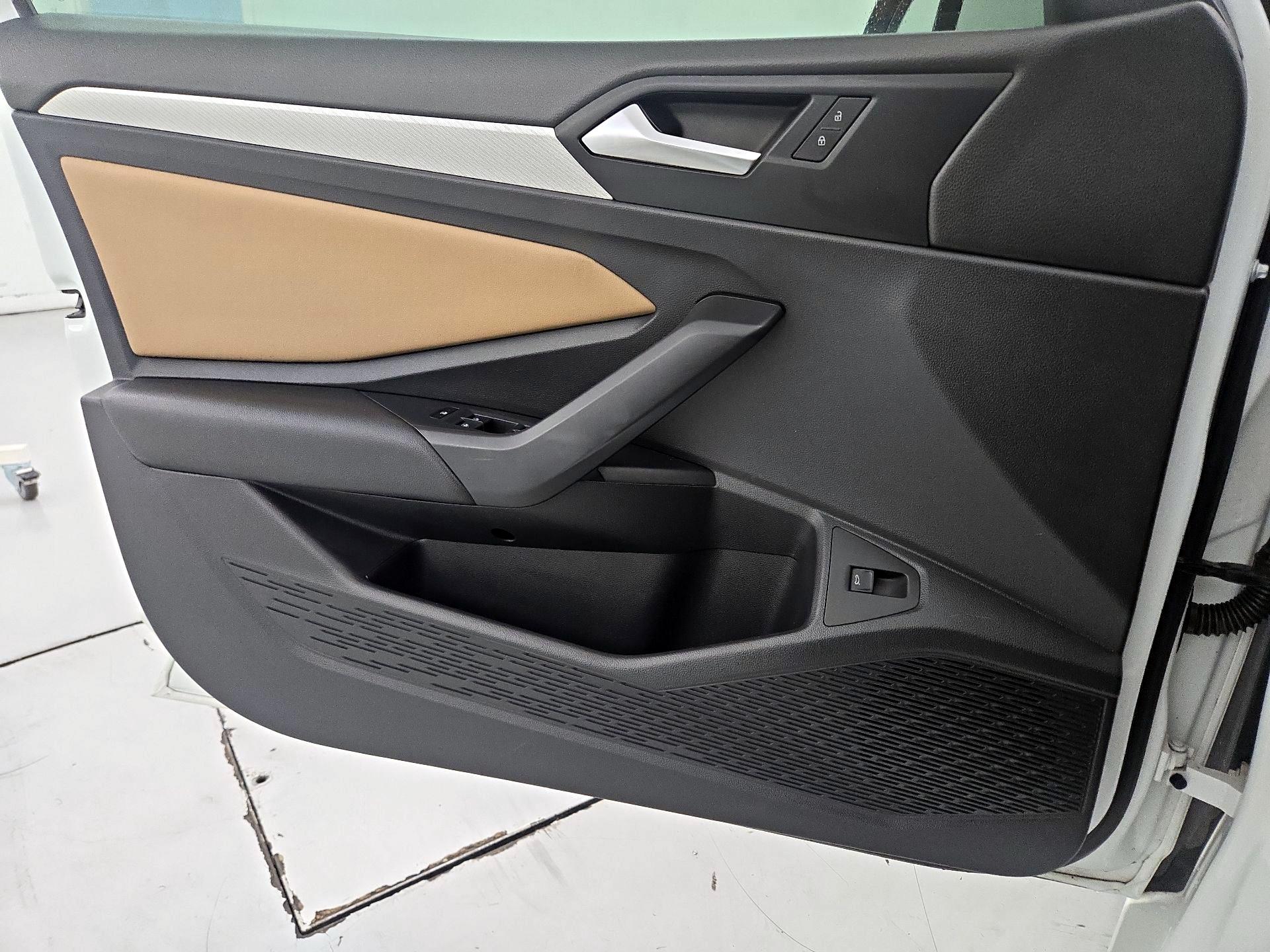 Thumbnail: 2019 Volkswagen Jetta - 12