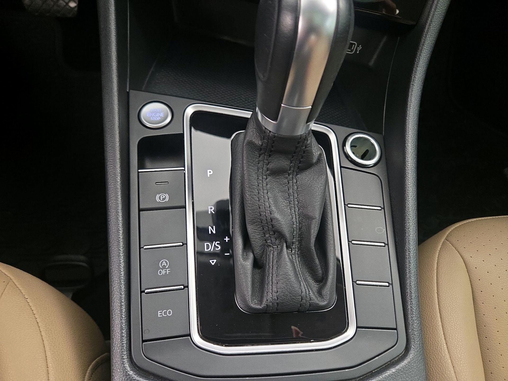 Thumbnail: 2019 Volkswagen Jetta - 17