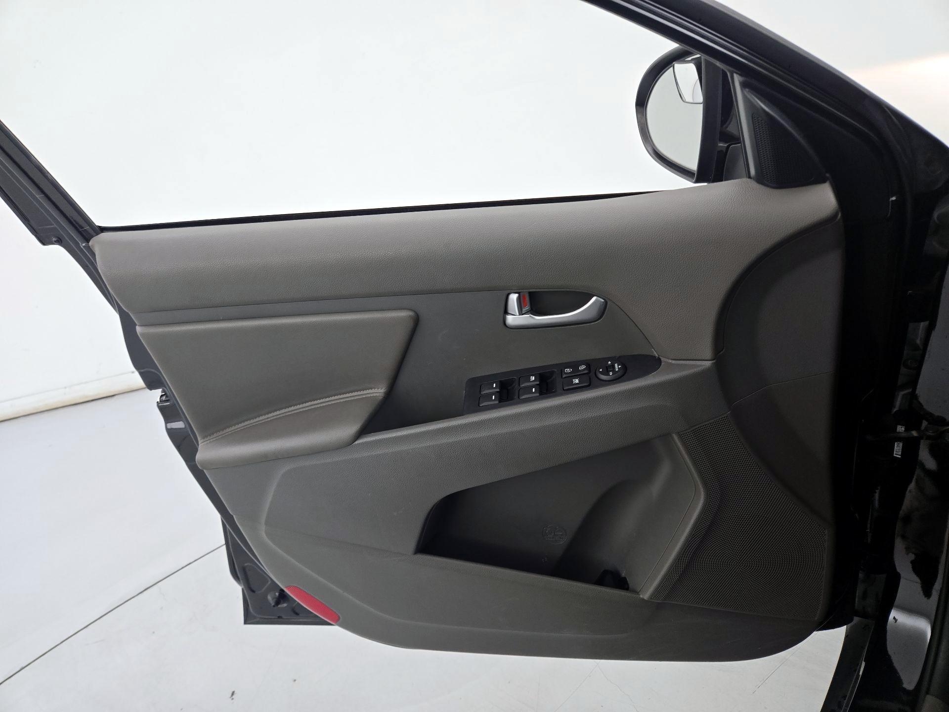 Thumbnail: 2016 Kia Sportage - 12