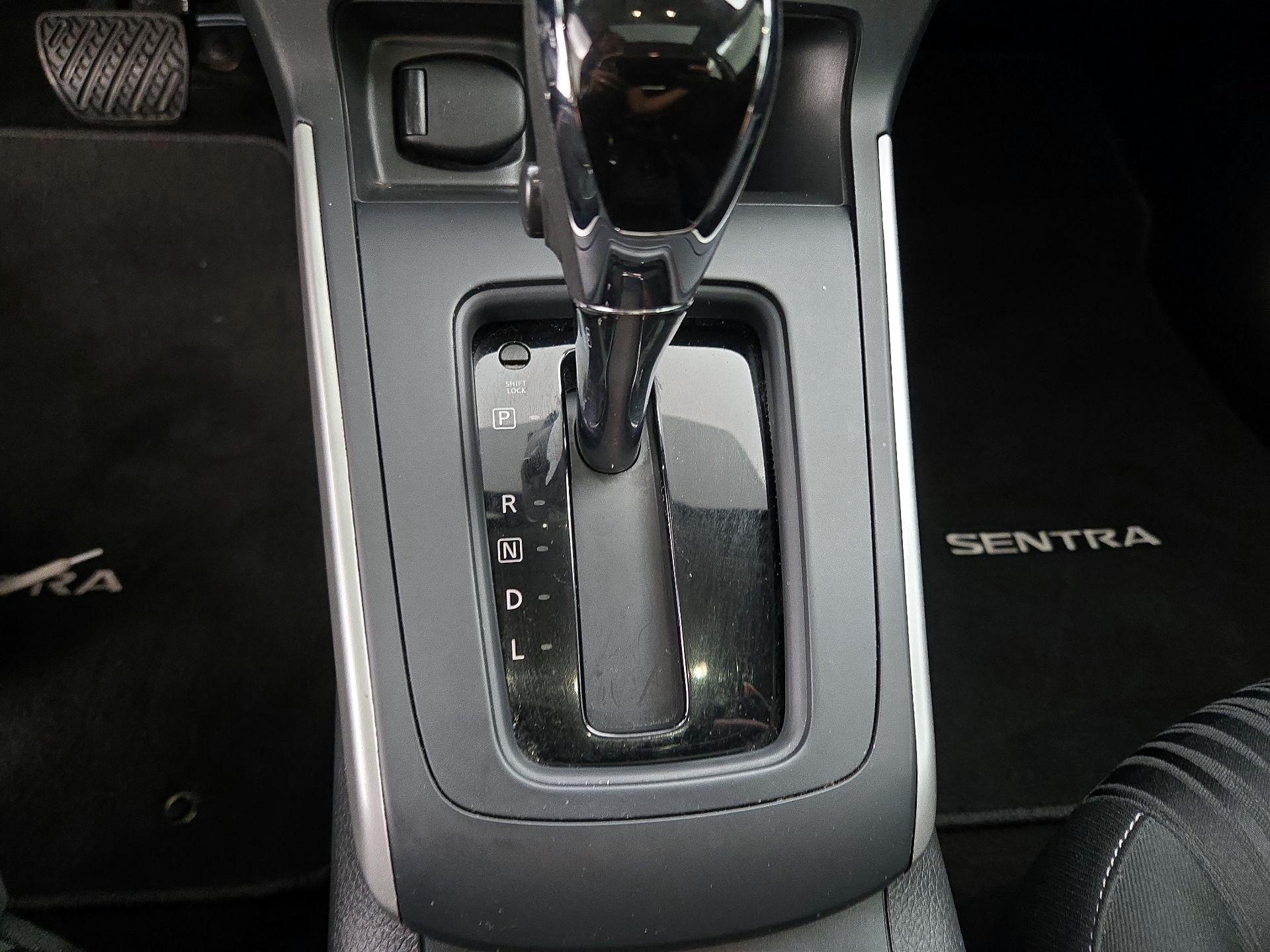 Thumbnail: 2019 Nissan Sentra - 17